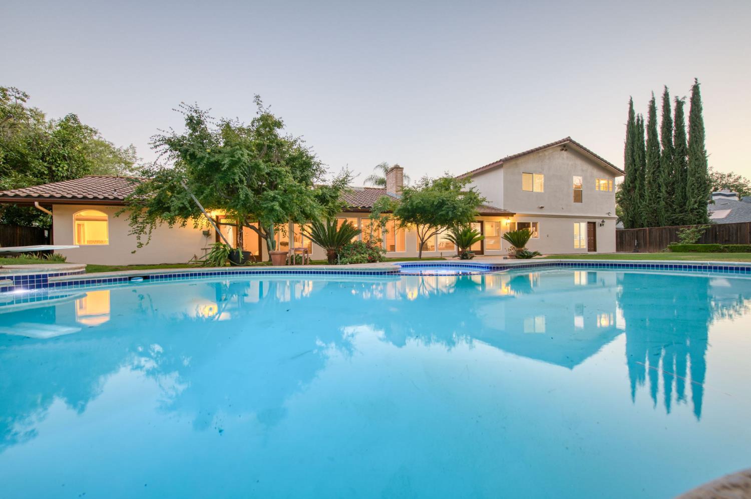 2510 W San Ramon Ave, Fresno, CA 93711