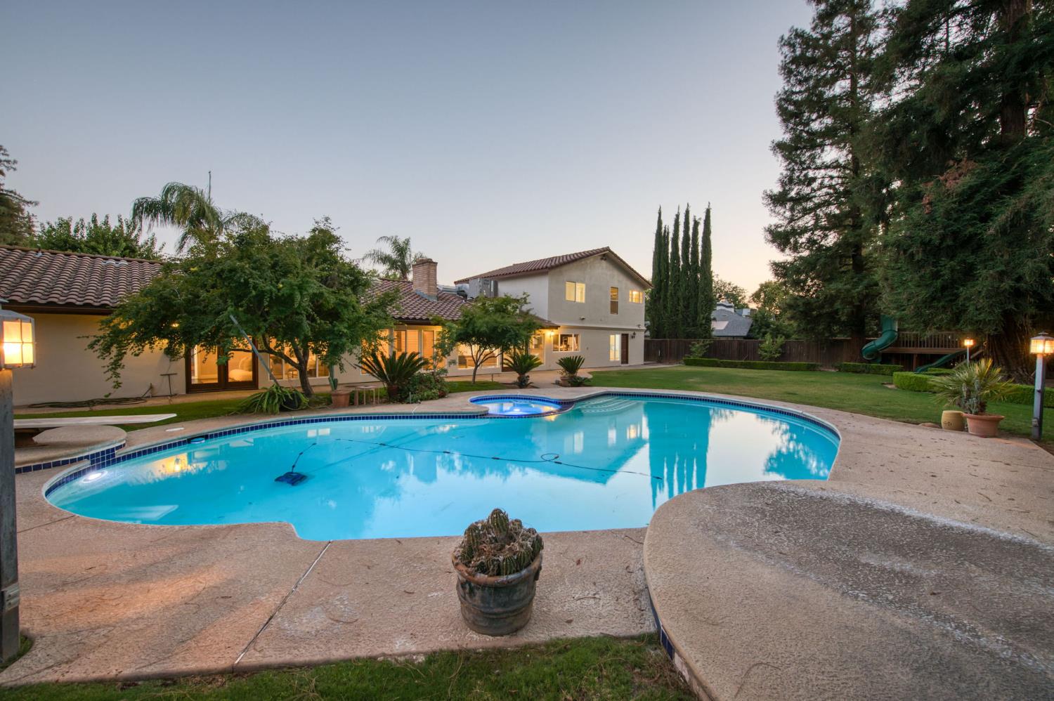 2510 W San Ramon Ave, Fresno, CA 93711