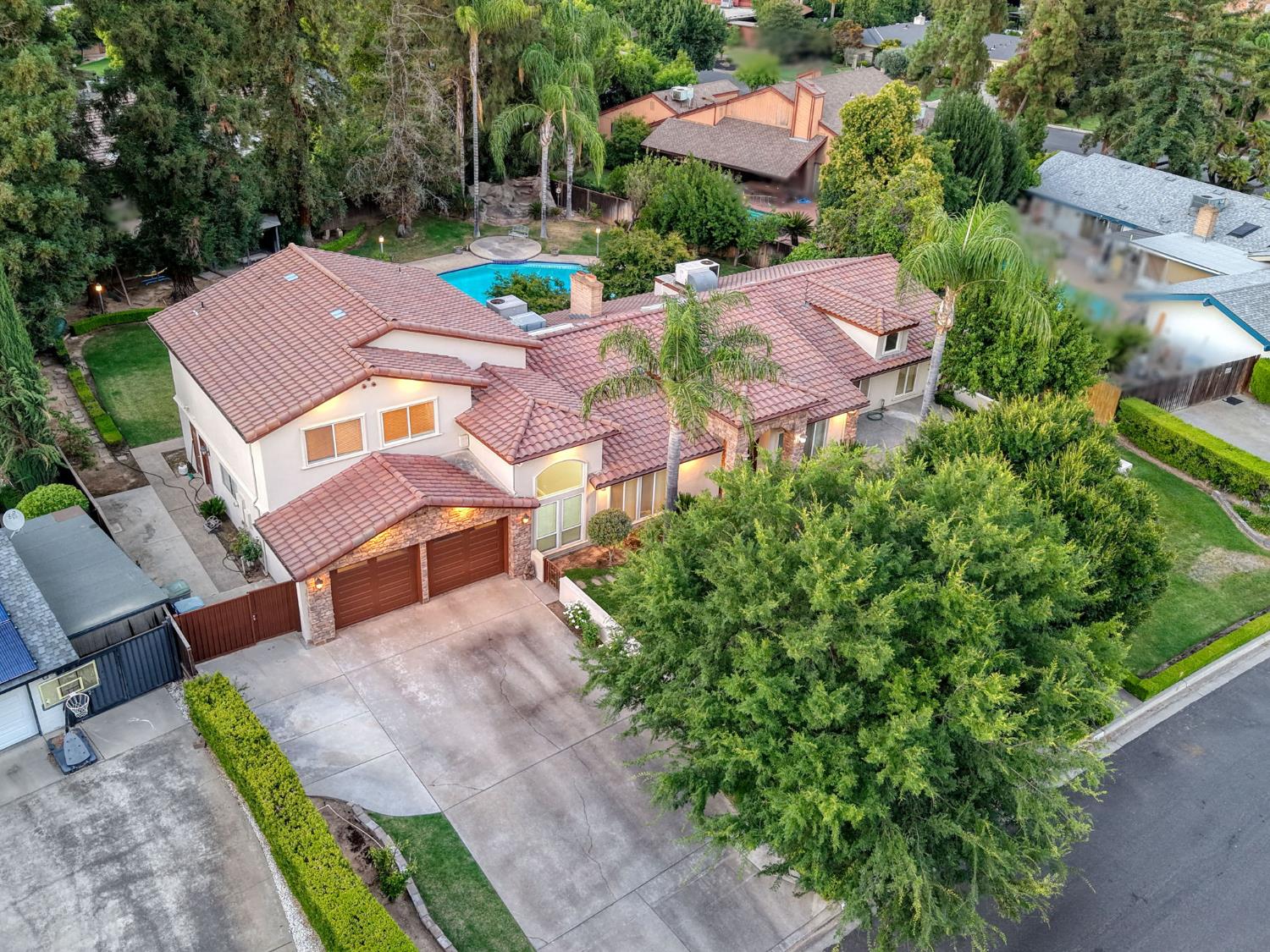 2510 W San Ramon Ave, Fresno, CA 93711