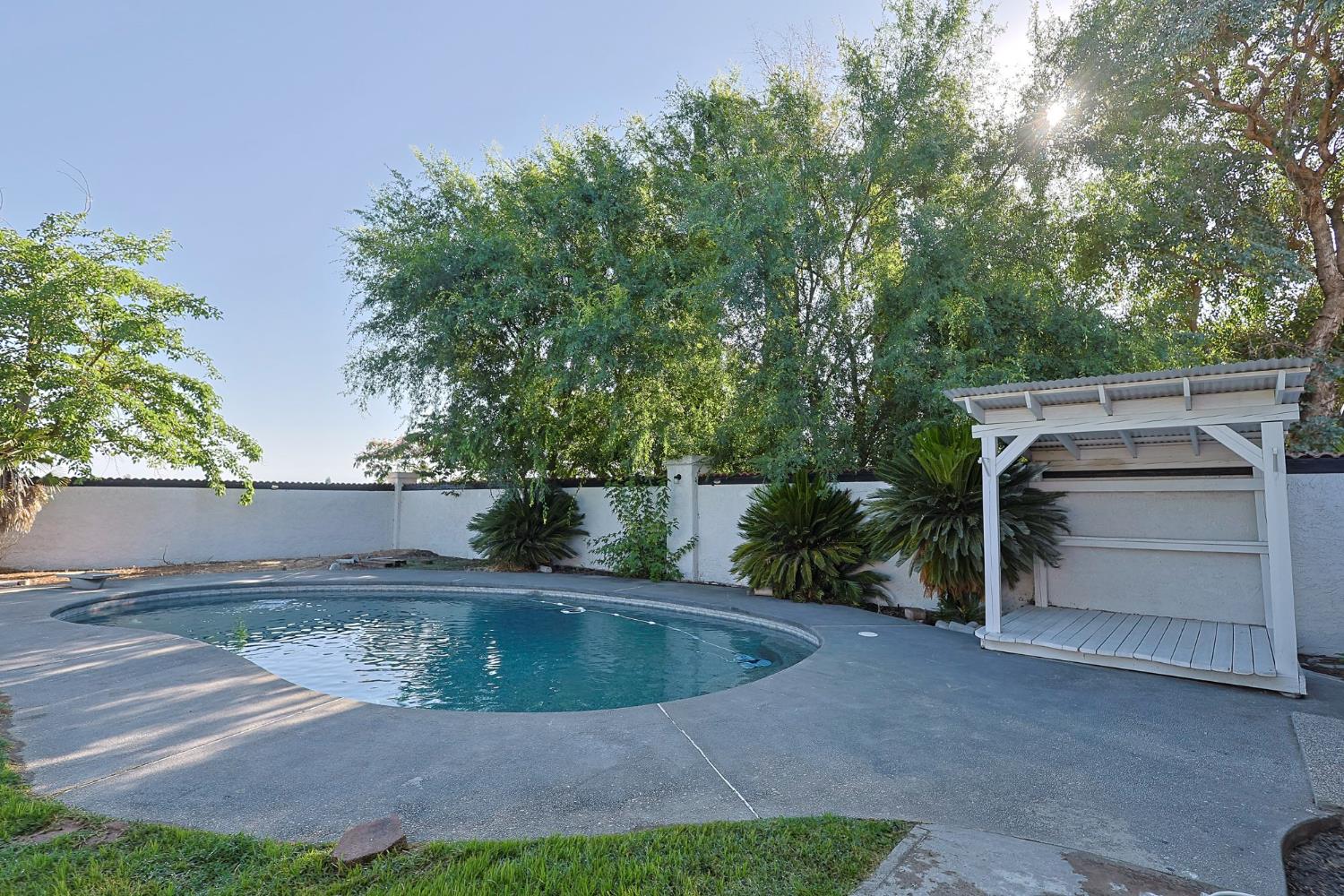 12646 E Kamm Ave, Kingsburg, CA 93631
