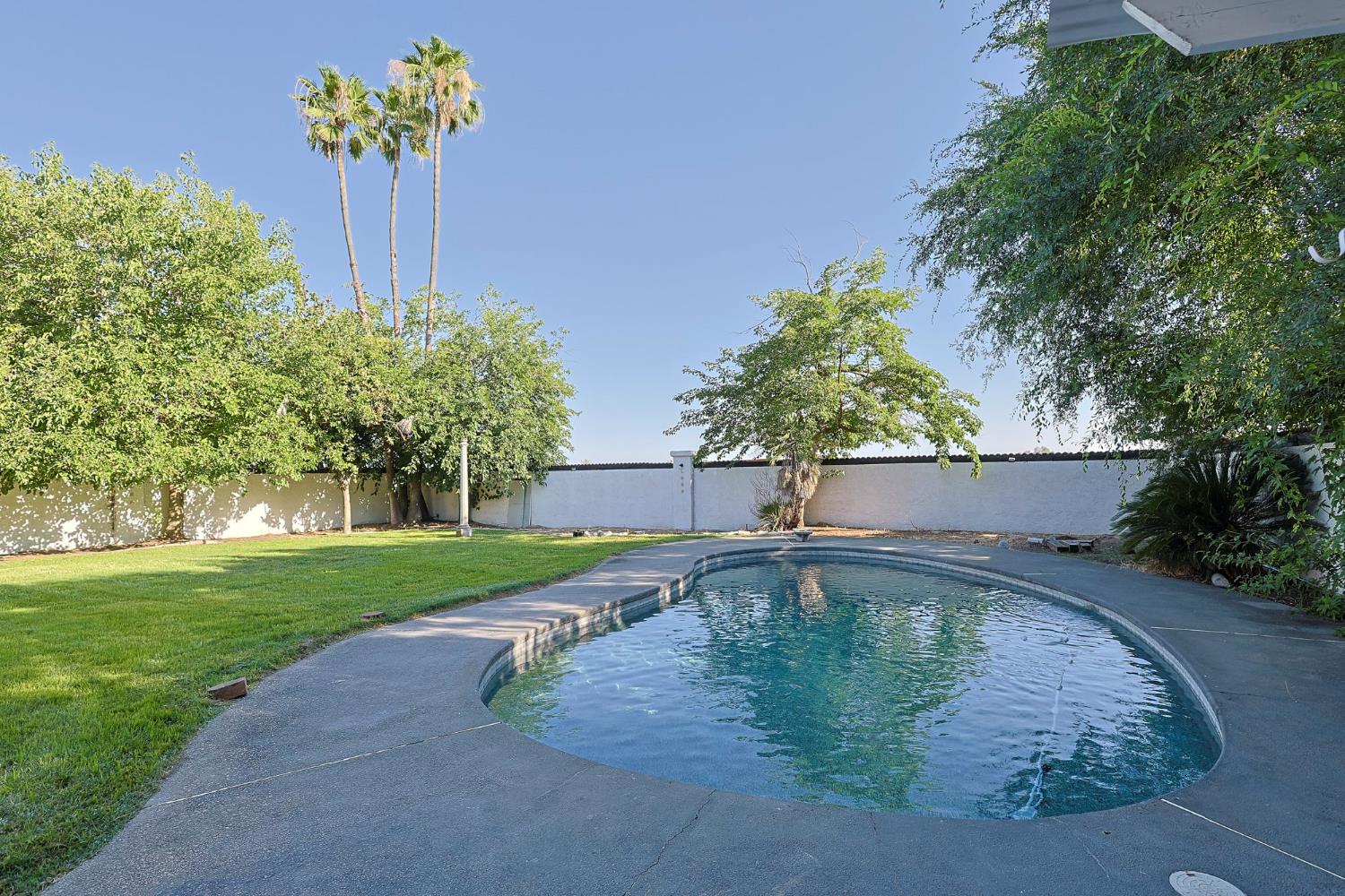 12646 E Kamm Ave, Kingsburg, CA 93631