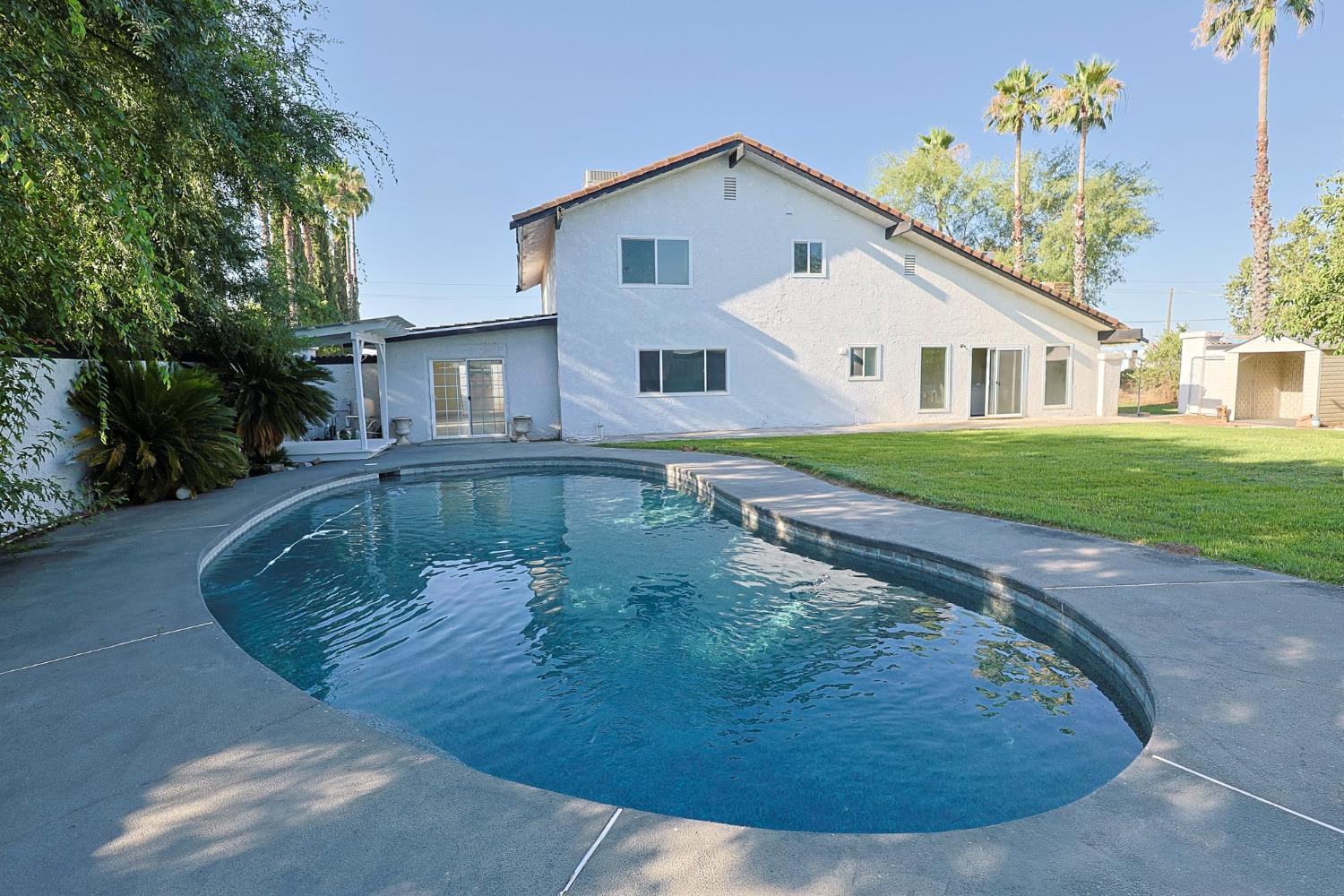 12646 E Kamm Ave, Kingsburg, CA 93631