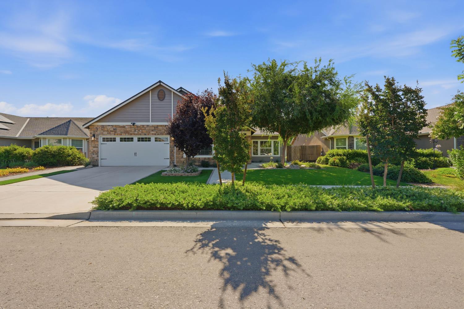 2025 Madeline Dr, Hanford, CA 93230