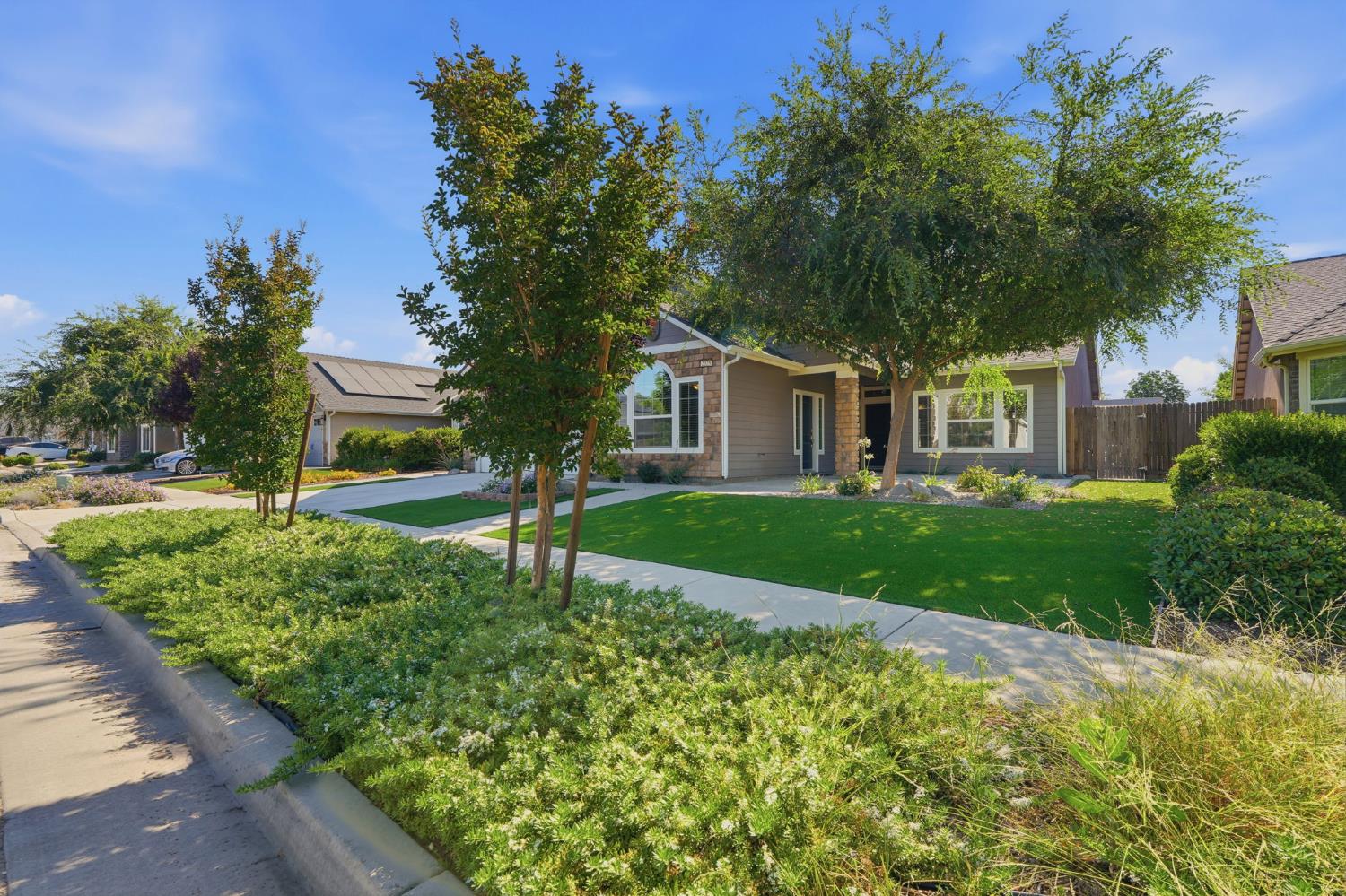 2025 Madeline Dr, Hanford, CA 93230