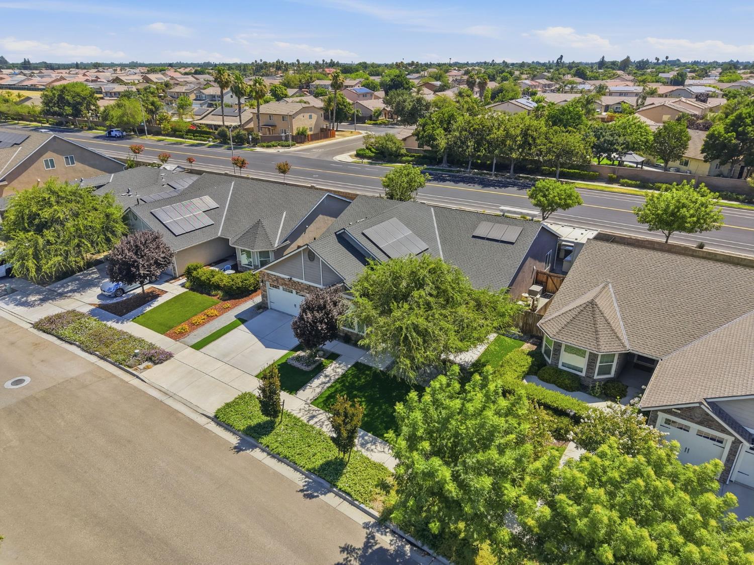 2025 Madeline Dr, Hanford, CA 93230