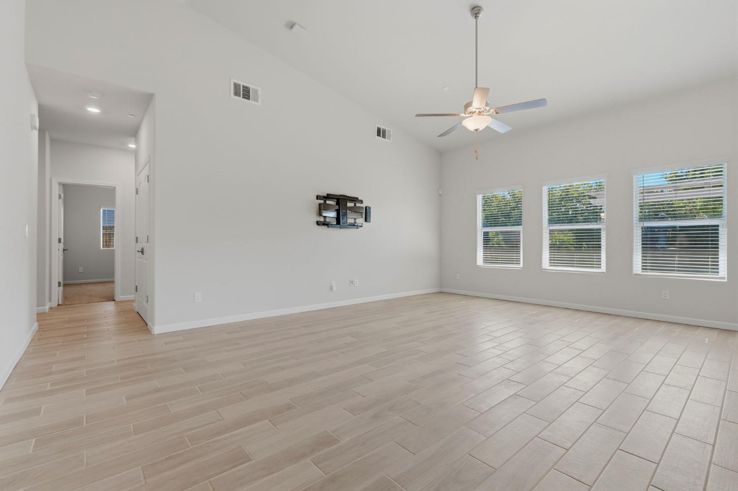 2025 Madeline Dr, Hanford, CA 93230