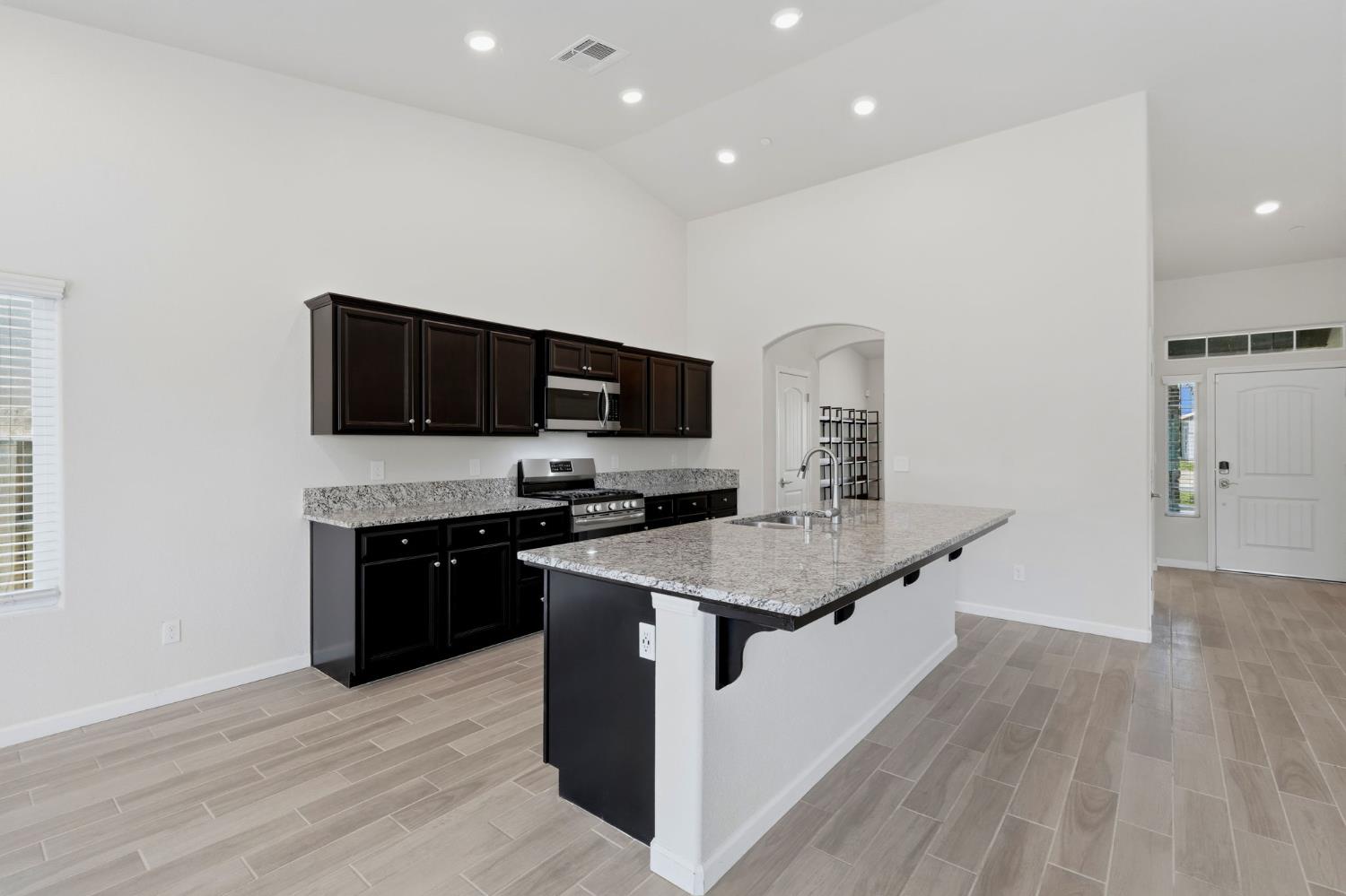 2025 Madeline Dr, Hanford, CA 93230