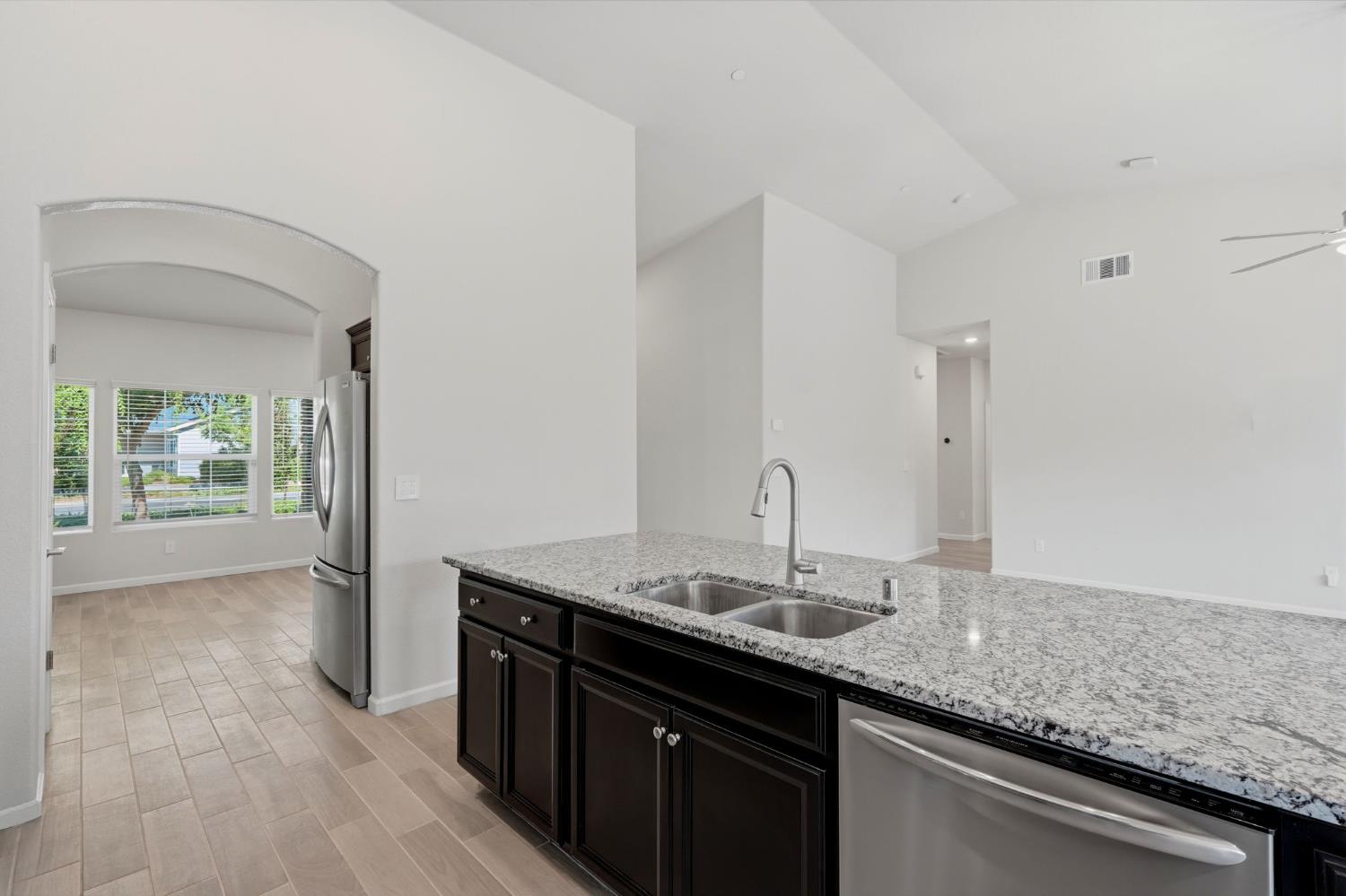 2025 Madeline Dr, Hanford, CA 93230