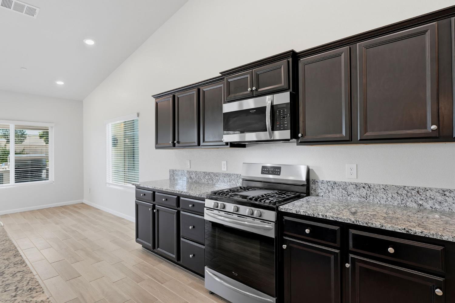 2025 Madeline Dr, Hanford, CA 93230