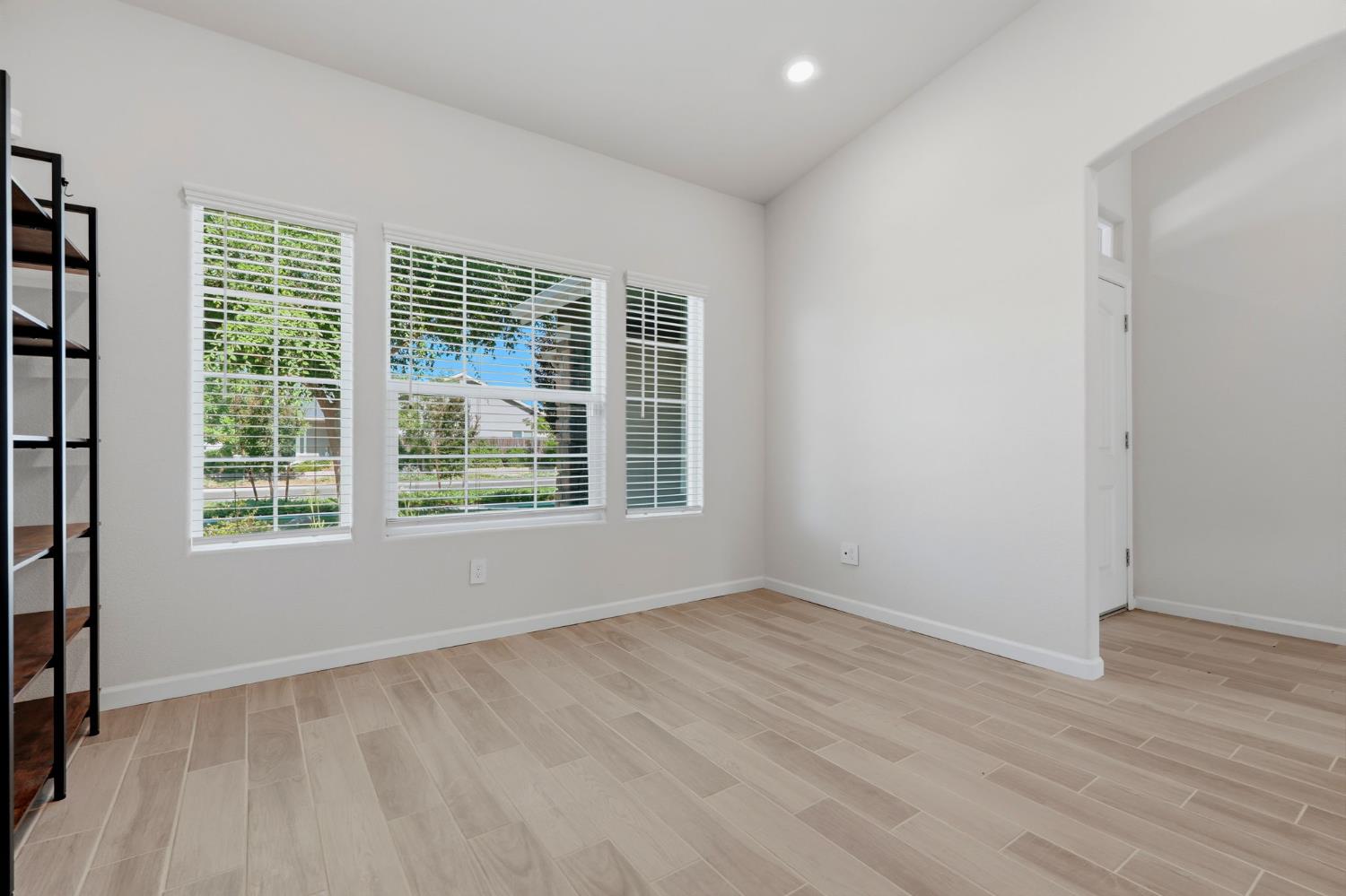 2025 Madeline Dr, Hanford, CA 93230