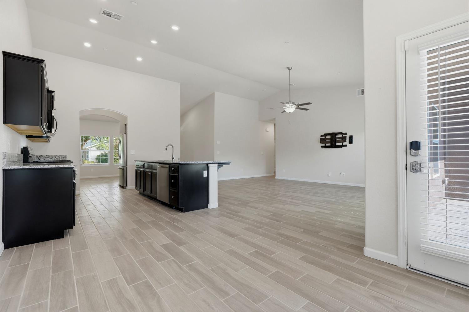 2025 Madeline Dr, Hanford, CA 93230