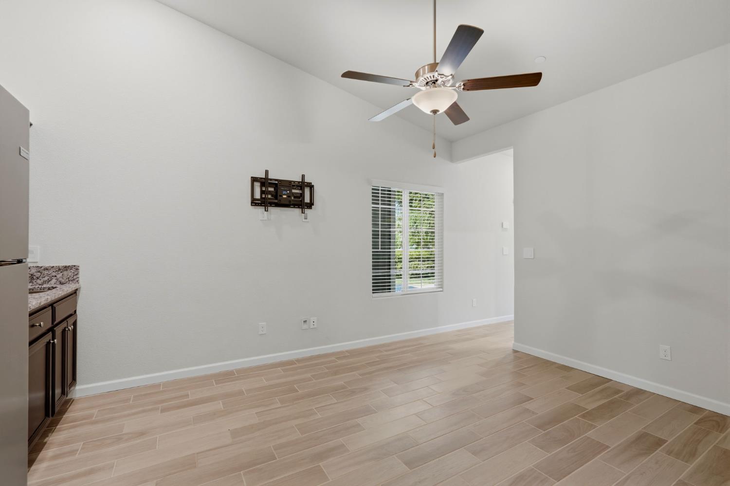 2025 Madeline Dr, Hanford, CA 93230