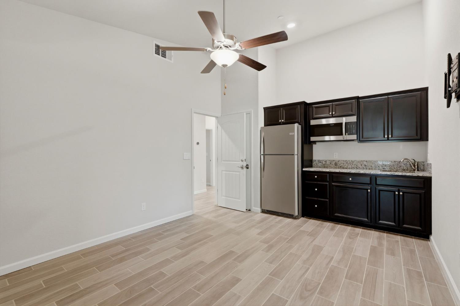 2025 Madeline Dr, Hanford, CA 93230