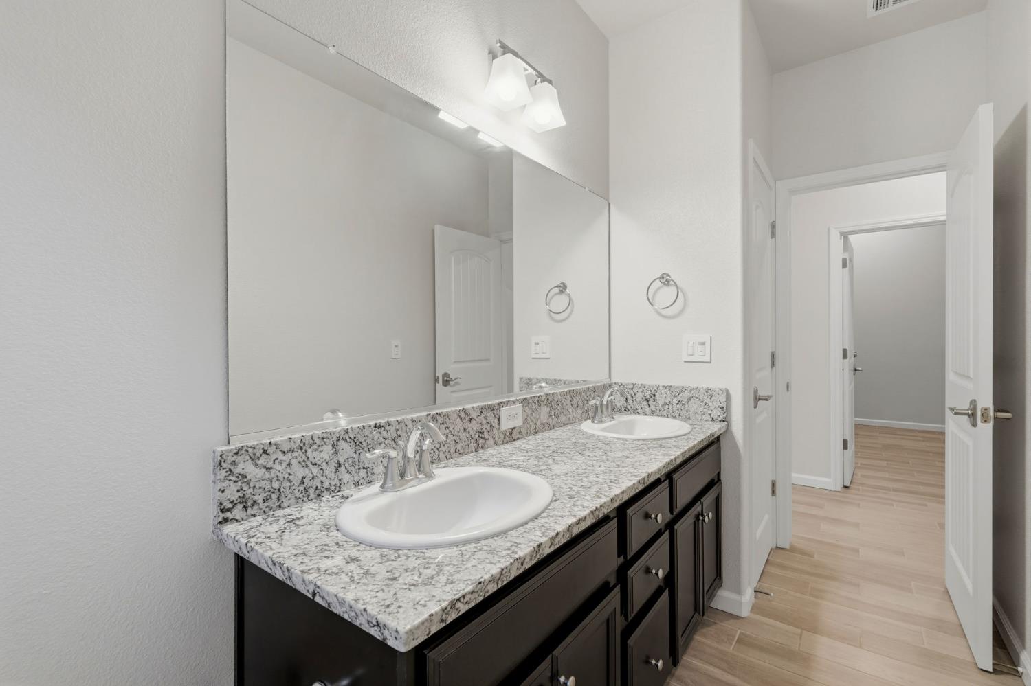 2025 Madeline Dr, Hanford, CA 93230