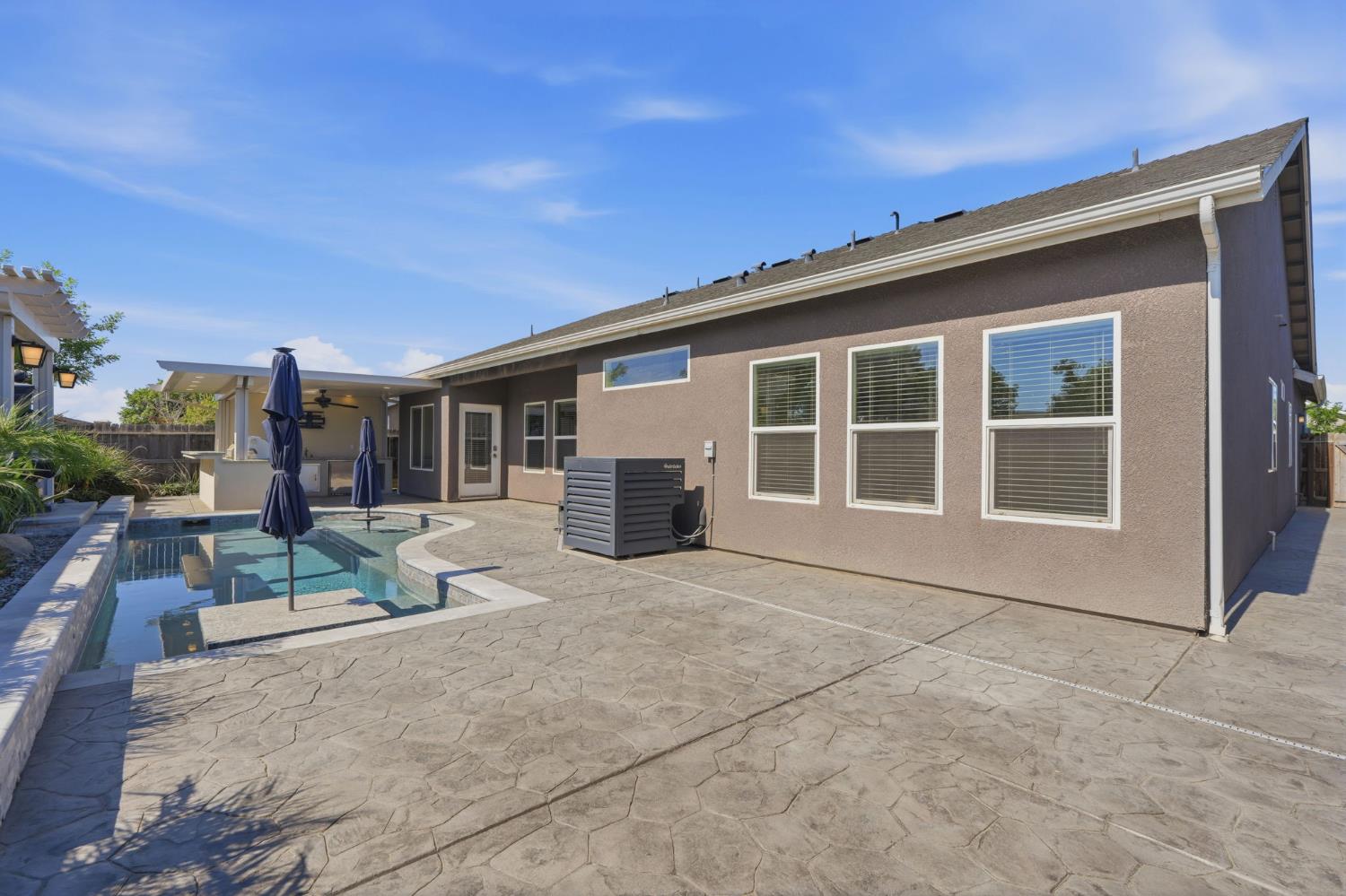 2025 Madeline Dr, Hanford, CA 93230