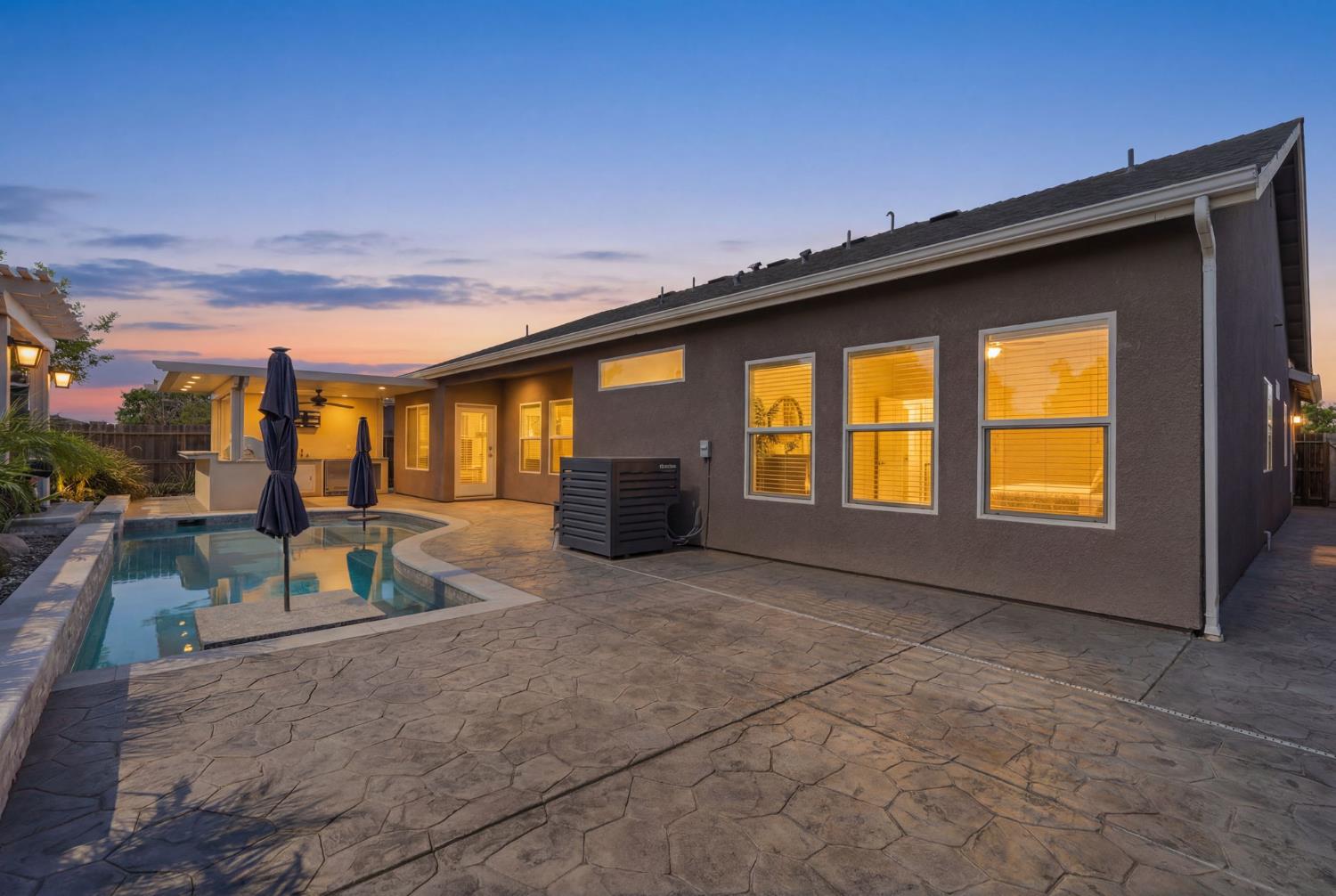2025 Madeline Dr, Hanford, CA 93230