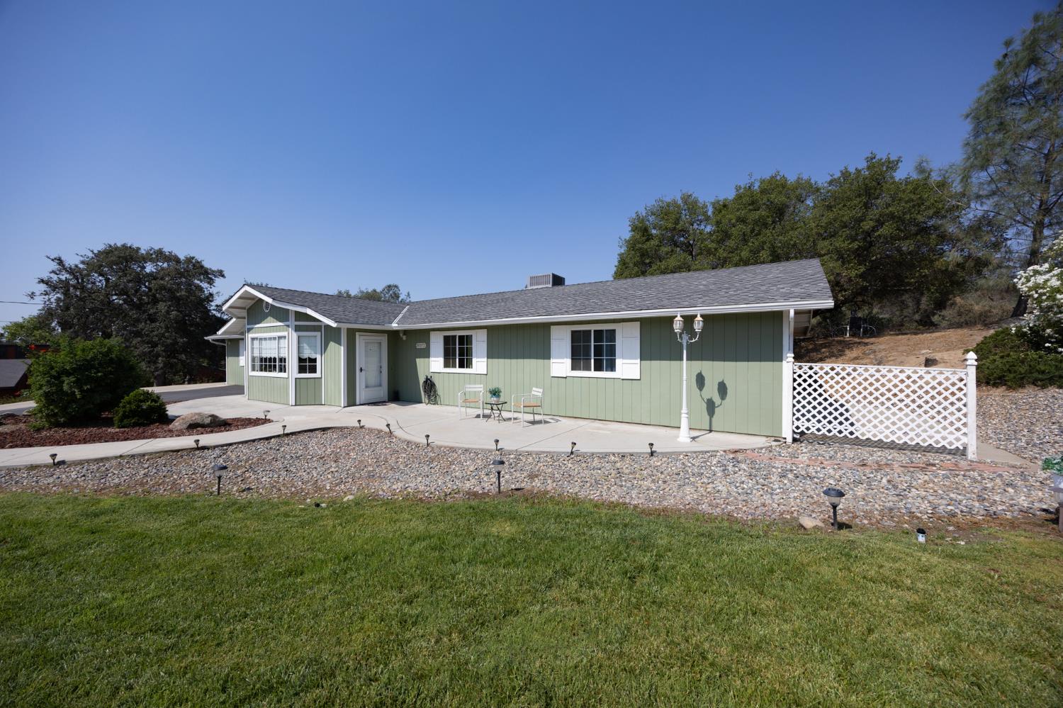 30572 Titan Dr, Coarsegold, CA 93614