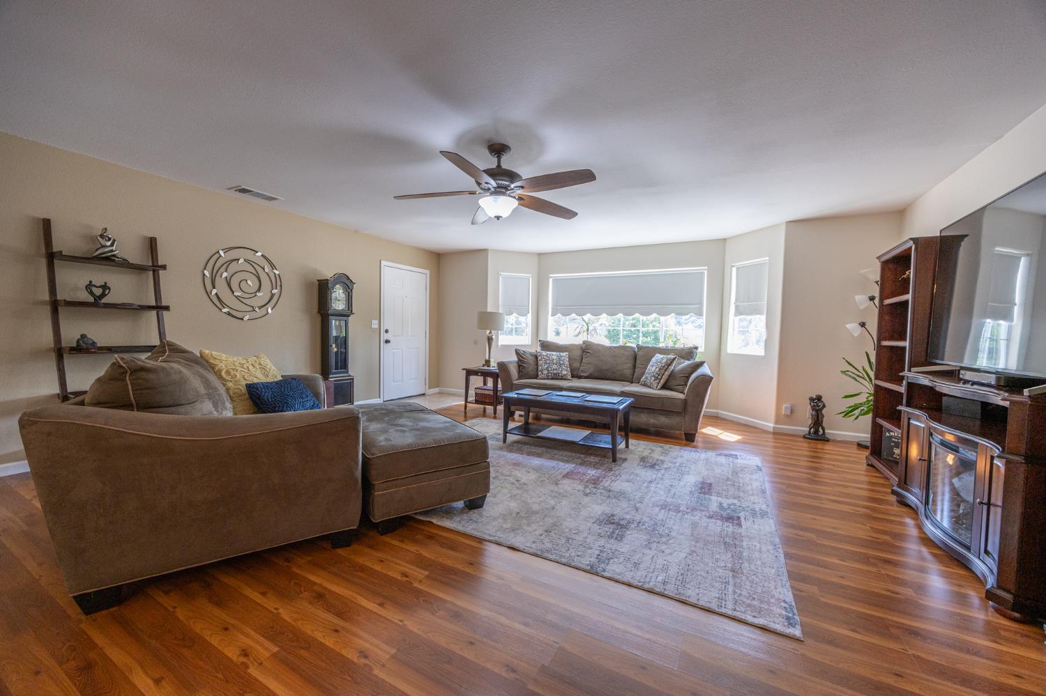 30572 Titan Dr, Coarsegold, CA 93614