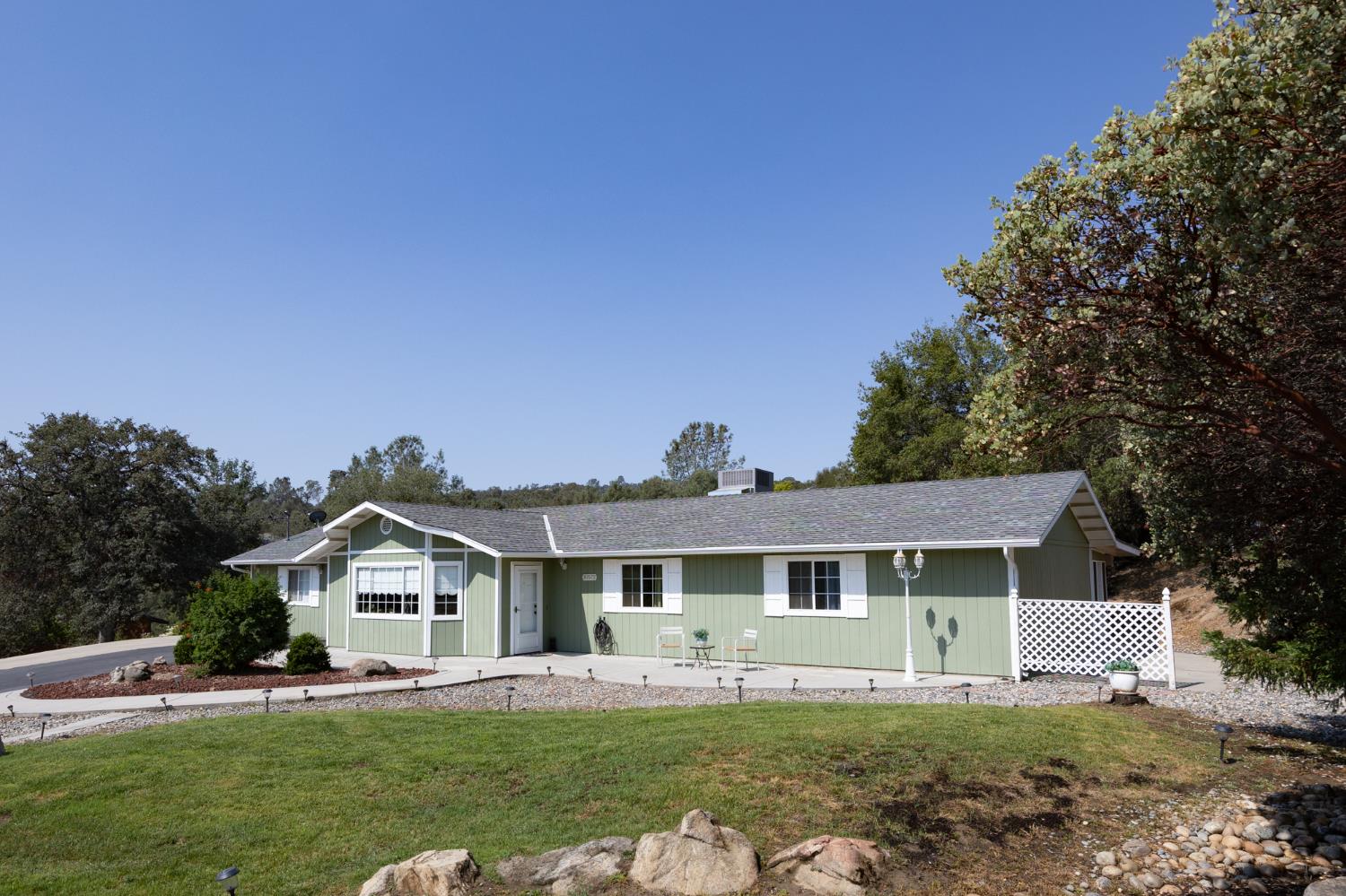 30572 Titan Dr, Coarsegold, CA 93614