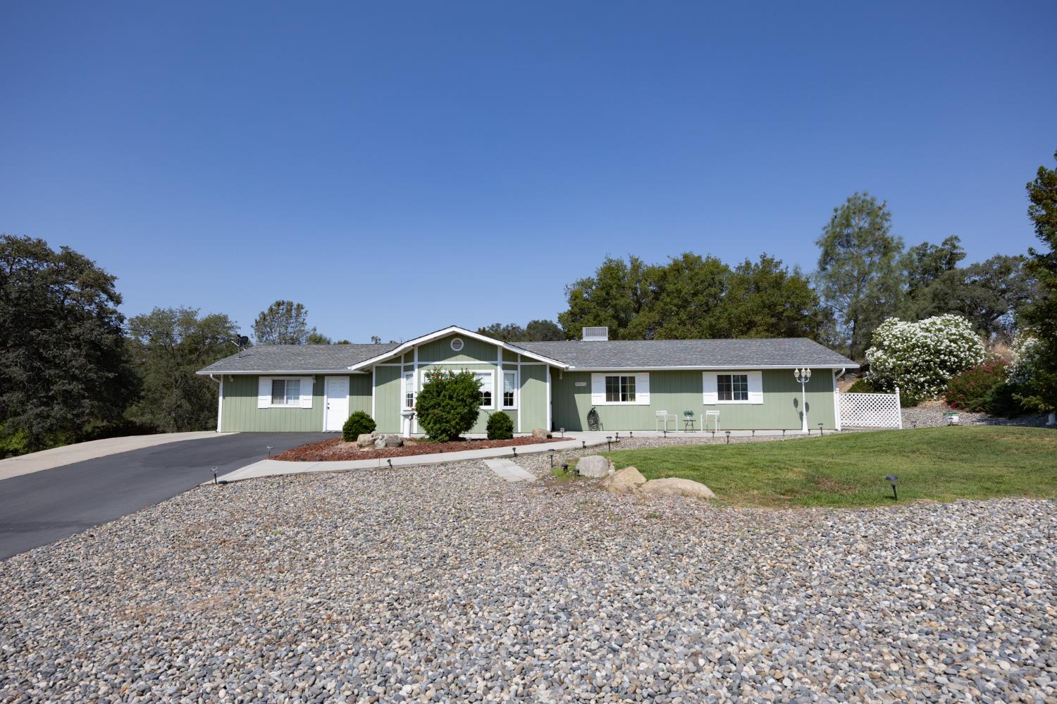 30572 Titan Dr, Coarsegold, CA 93614