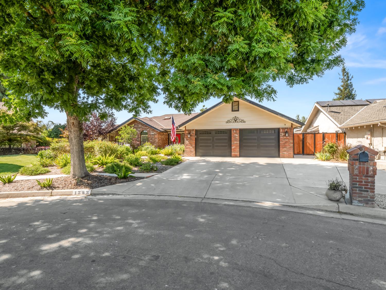 1352 W Palo Alto Ave, Fresno, CA 93711