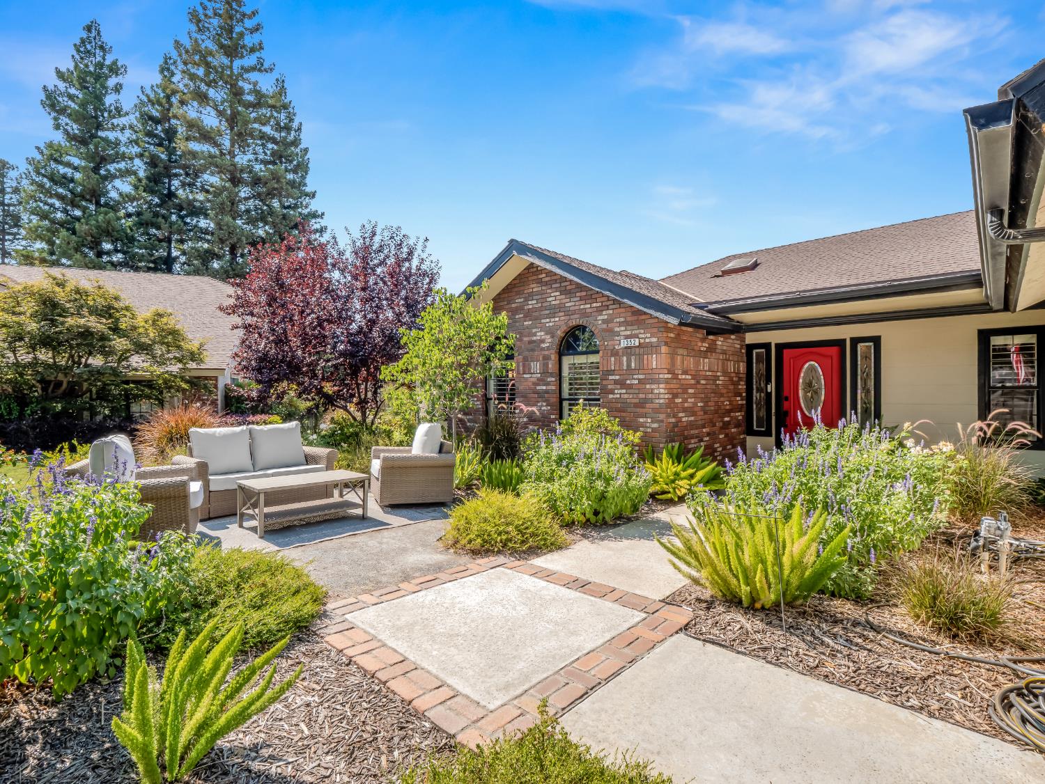 1352 W Palo Alto Ave, Fresno, CA 93711
