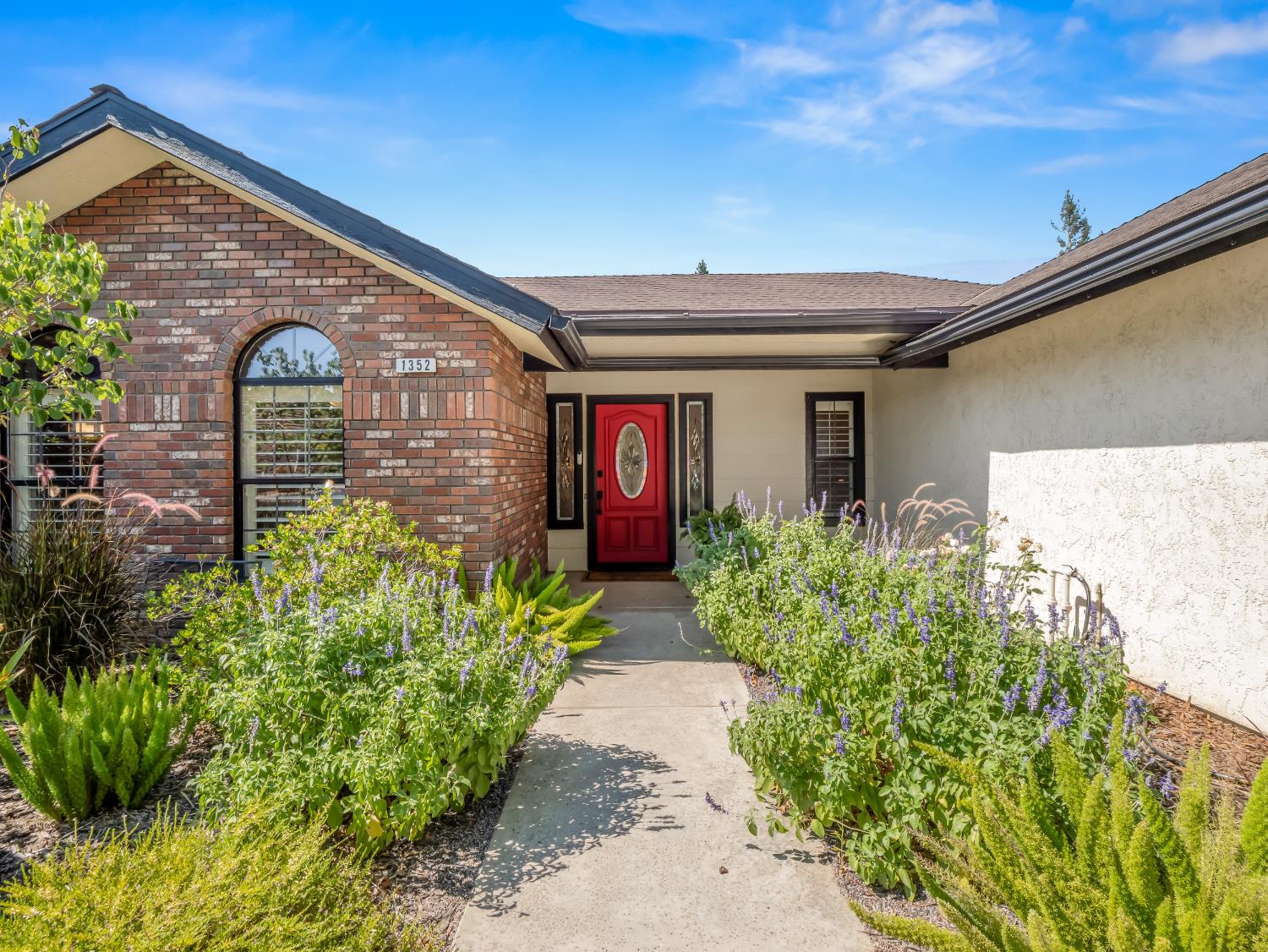 1352 W Palo Alto Ave, Fresno, CA 93711