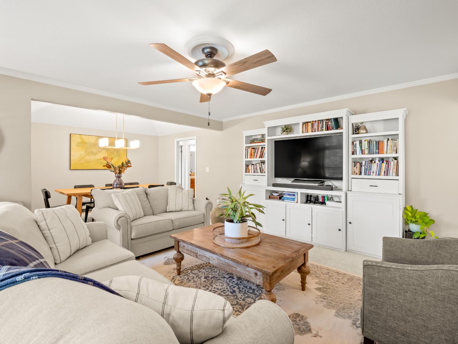 1352 W Palo Alto Ave, Fresno, CA 93711