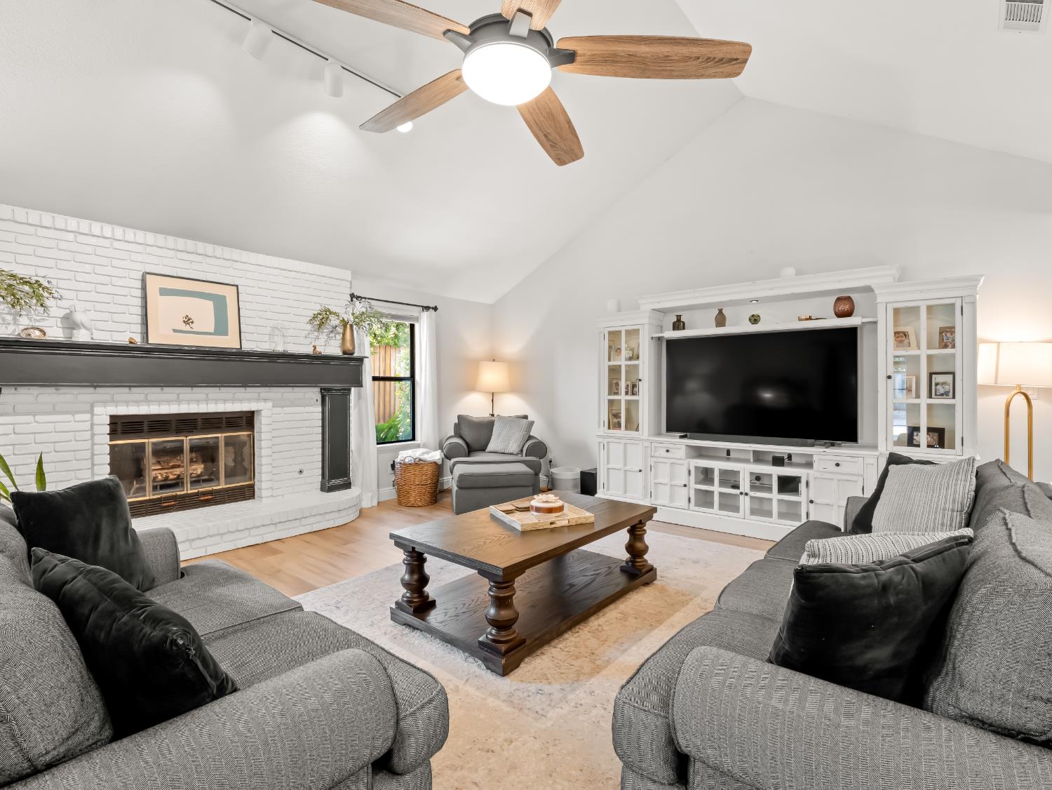 1352 W Palo Alto Ave, Fresno, CA 93711