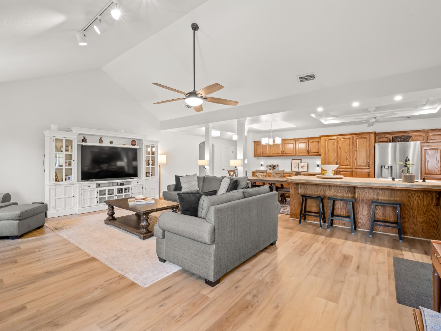 1352 W Palo Alto Ave, Fresno, CA 93711