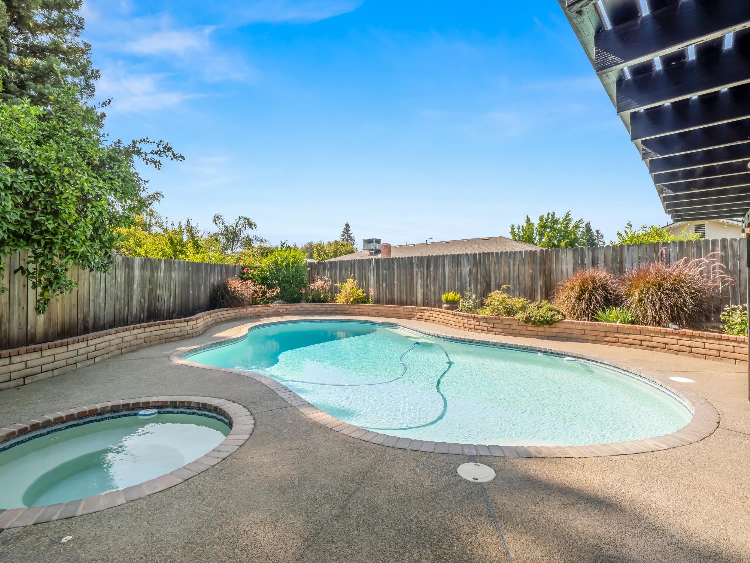 1352 W Palo Alto Ave, Fresno, CA 93711