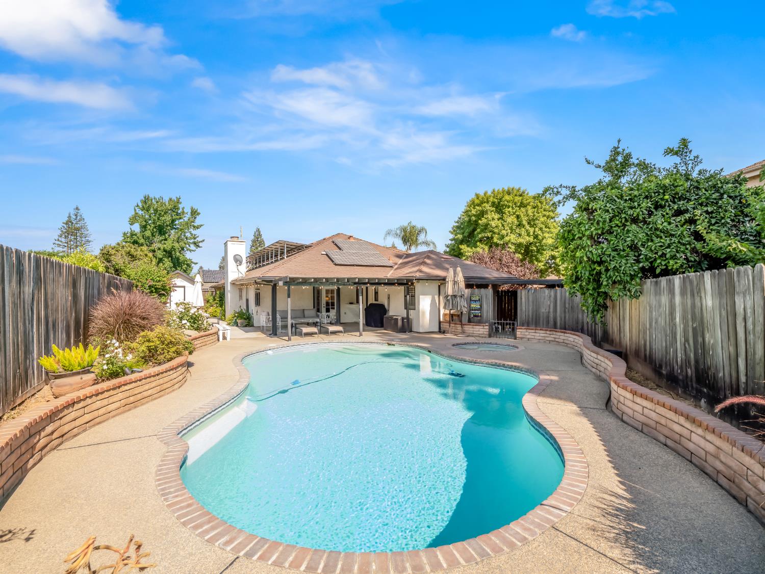1352 W Palo Alto Ave, Fresno, CA 93711