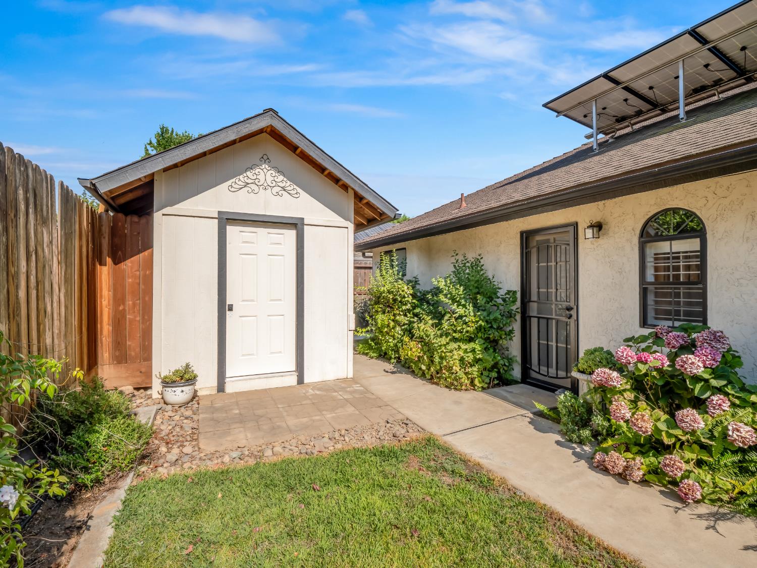 1352 W Palo Alto Ave, Fresno, CA 93711