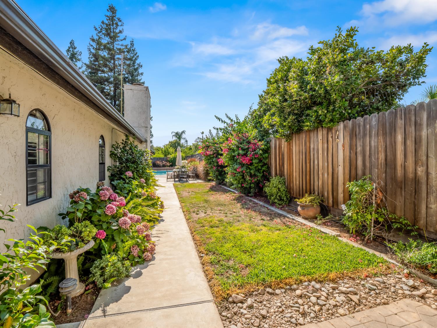 1352 W Palo Alto Ave, Fresno, CA 93711