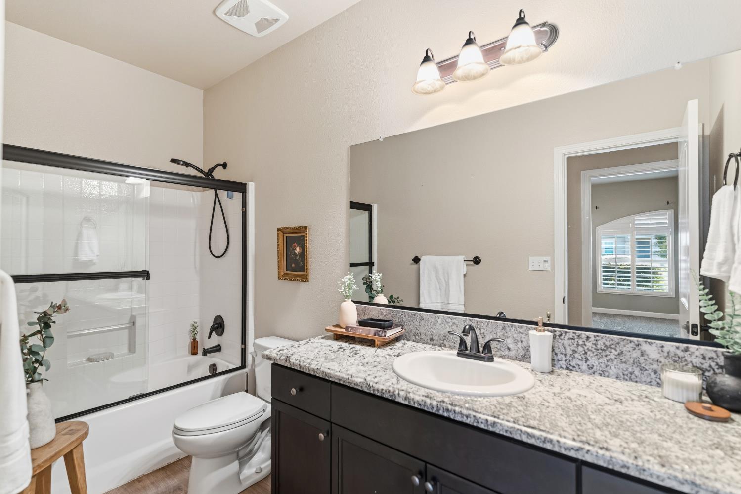 2208 Mesa, Clovis, CA 93611