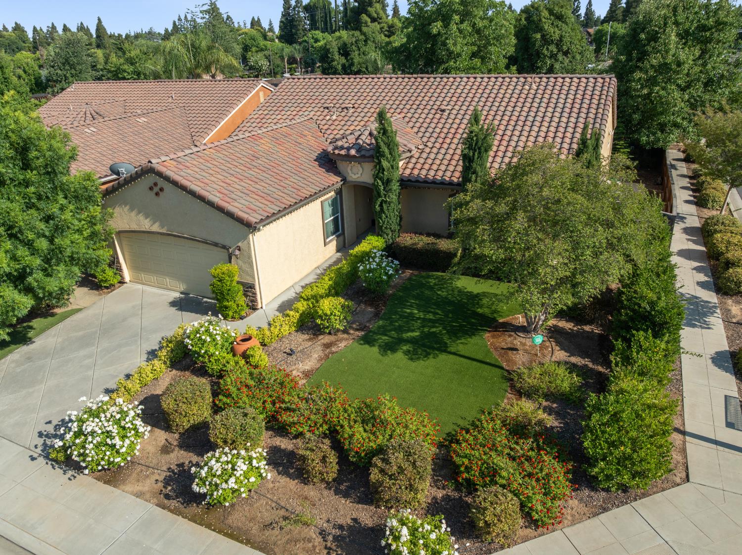 2208 Mesa, Clovis, CA 93611