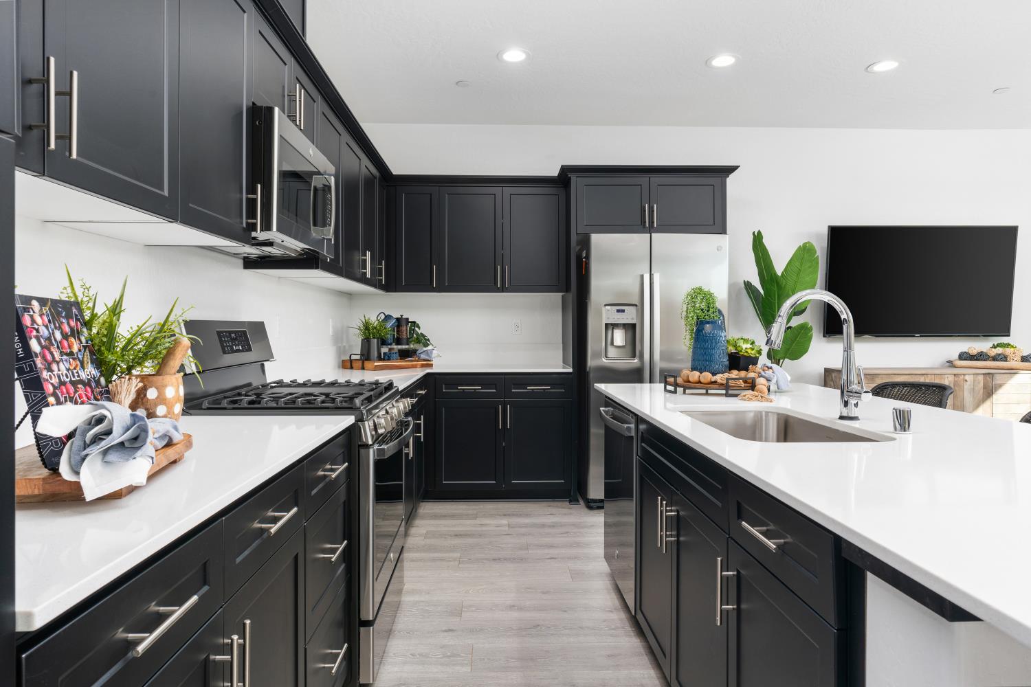 1433 W Payson Ave, Visalia, CA 93291