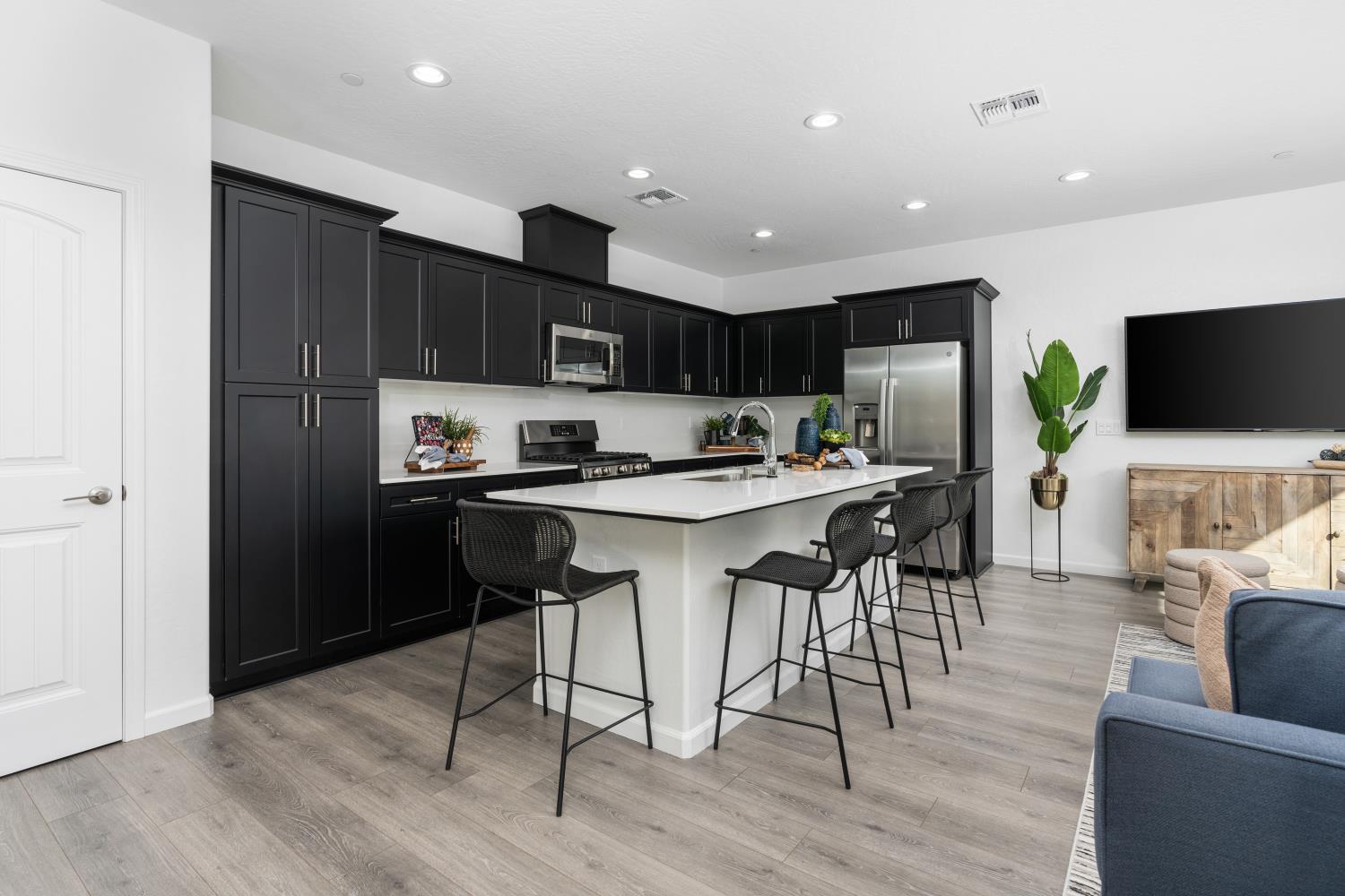 1433 W Payson Ave, Visalia, CA 93291