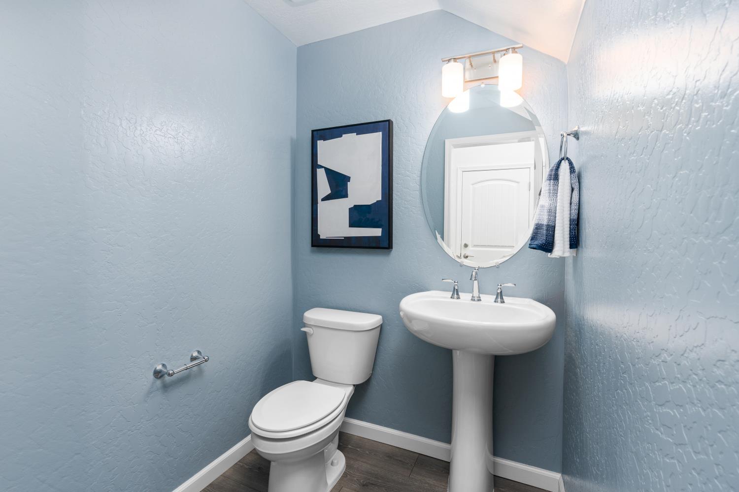 1433 W Payson Ave, Visalia, CA 93291