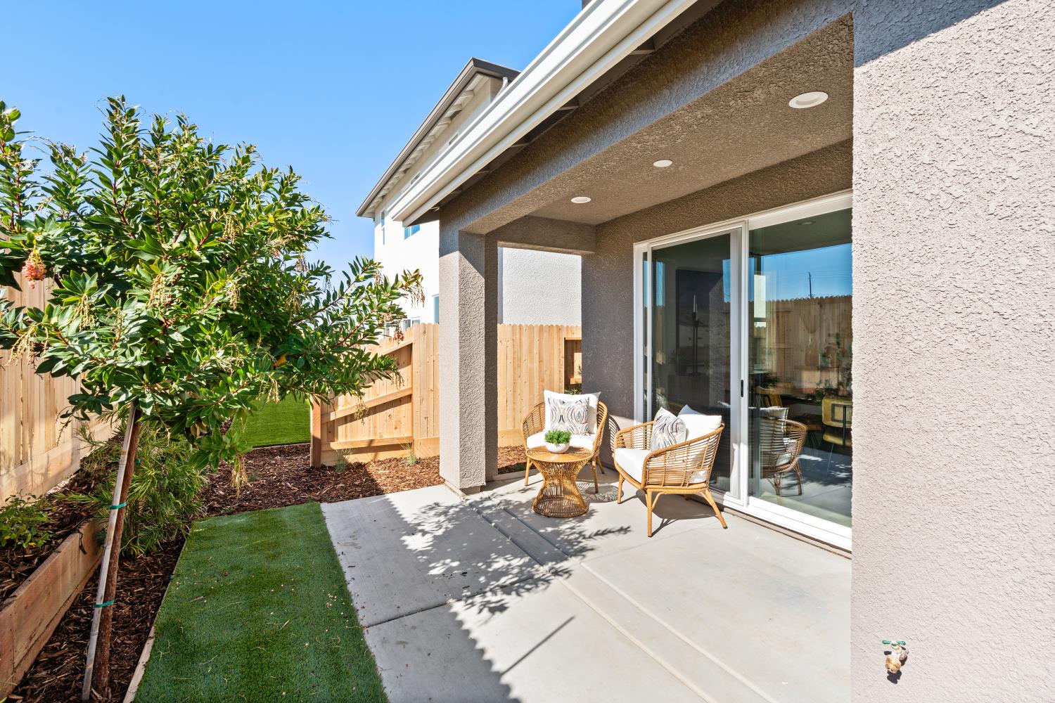 1433 W Payson Ave, Visalia, CA 93291