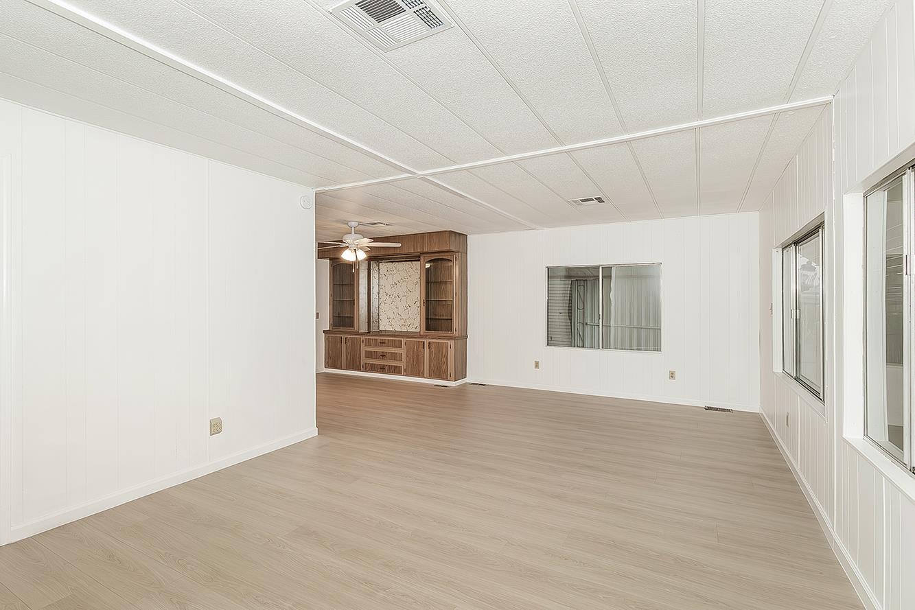 1701 Dinuba Ave #42, Selma, CA 93662