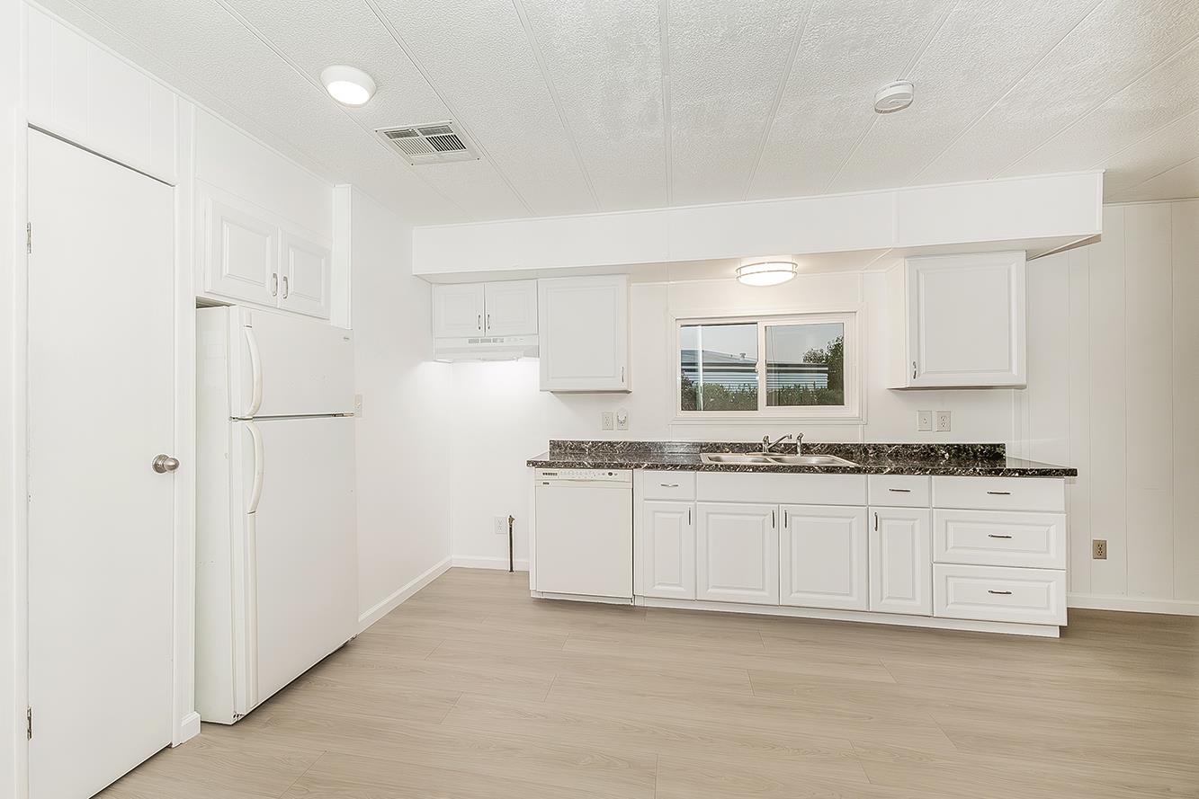 1701 Dinuba Ave #42, Selma, CA 93662