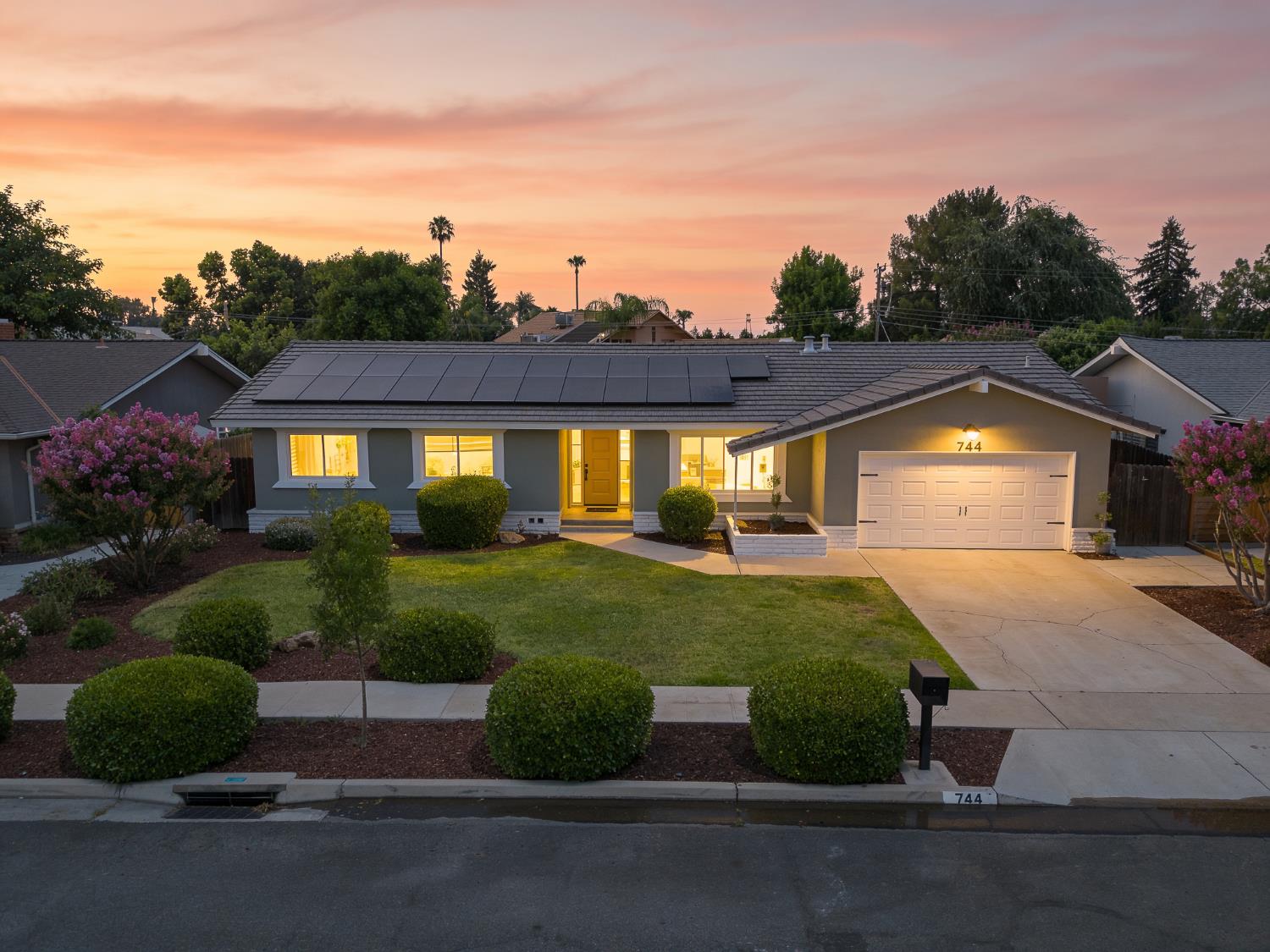 744 W Palo Alto Ave, Fresno, CA 93704