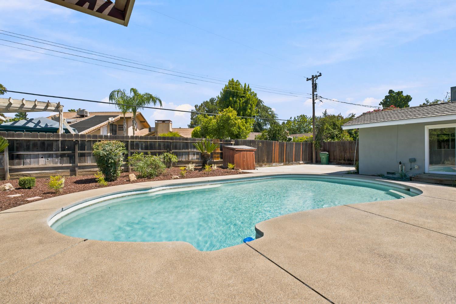 744 W Palo Alto Ave, Fresno, CA 93704