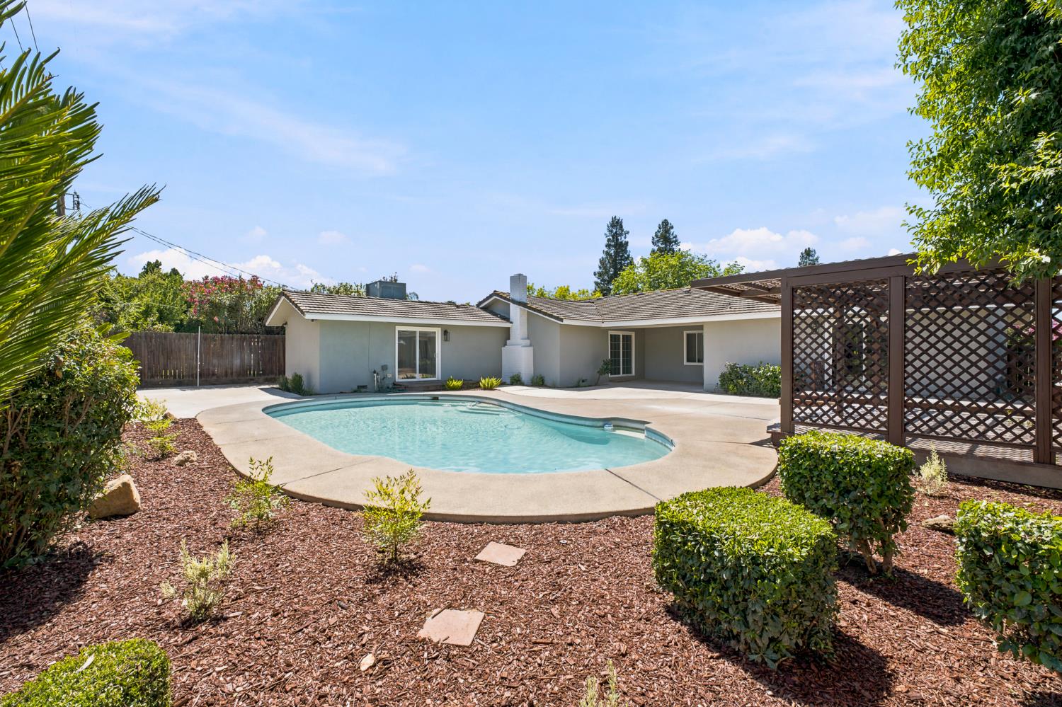 744 W Palo Alto Ave, Fresno, CA 93704