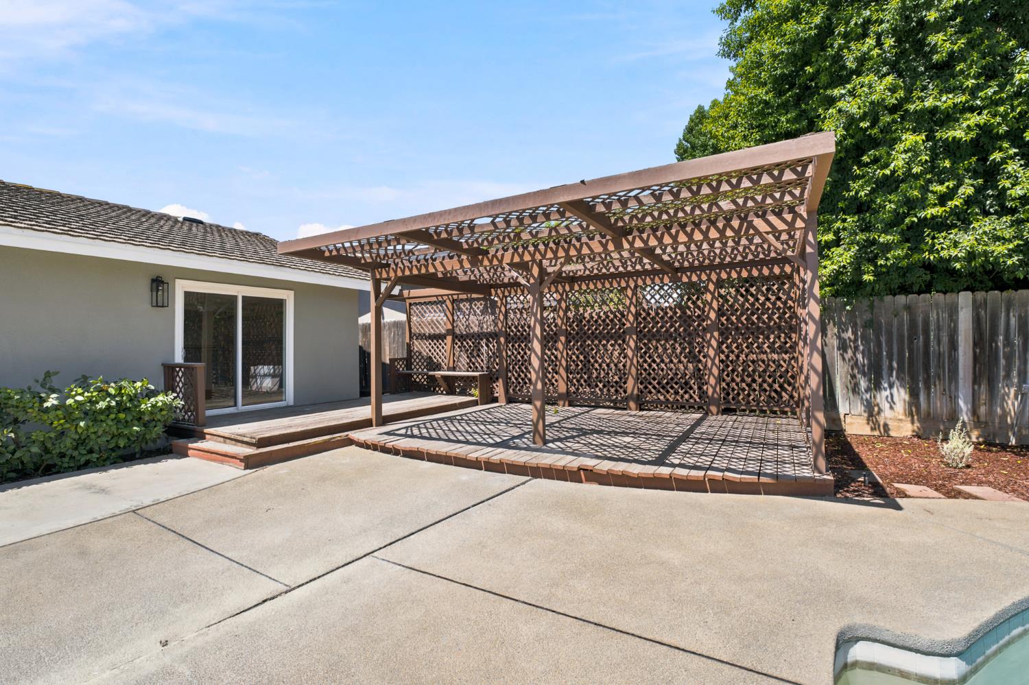 744 W Palo Alto Ave, Fresno, CA 93704
