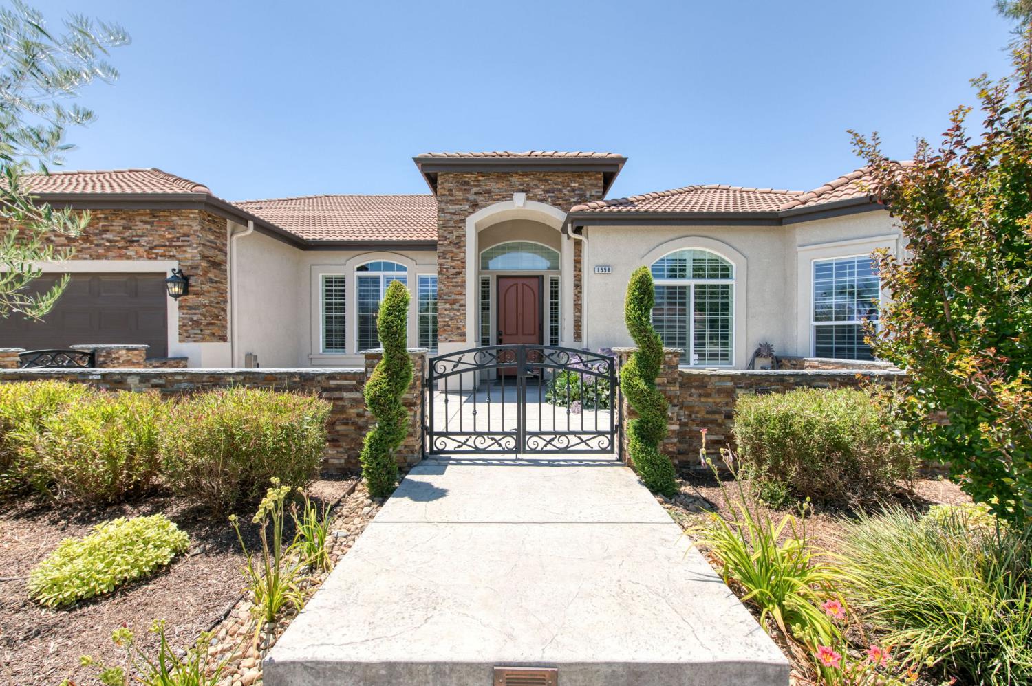 1558 N Oxford Ave, Clovis, CA 93619