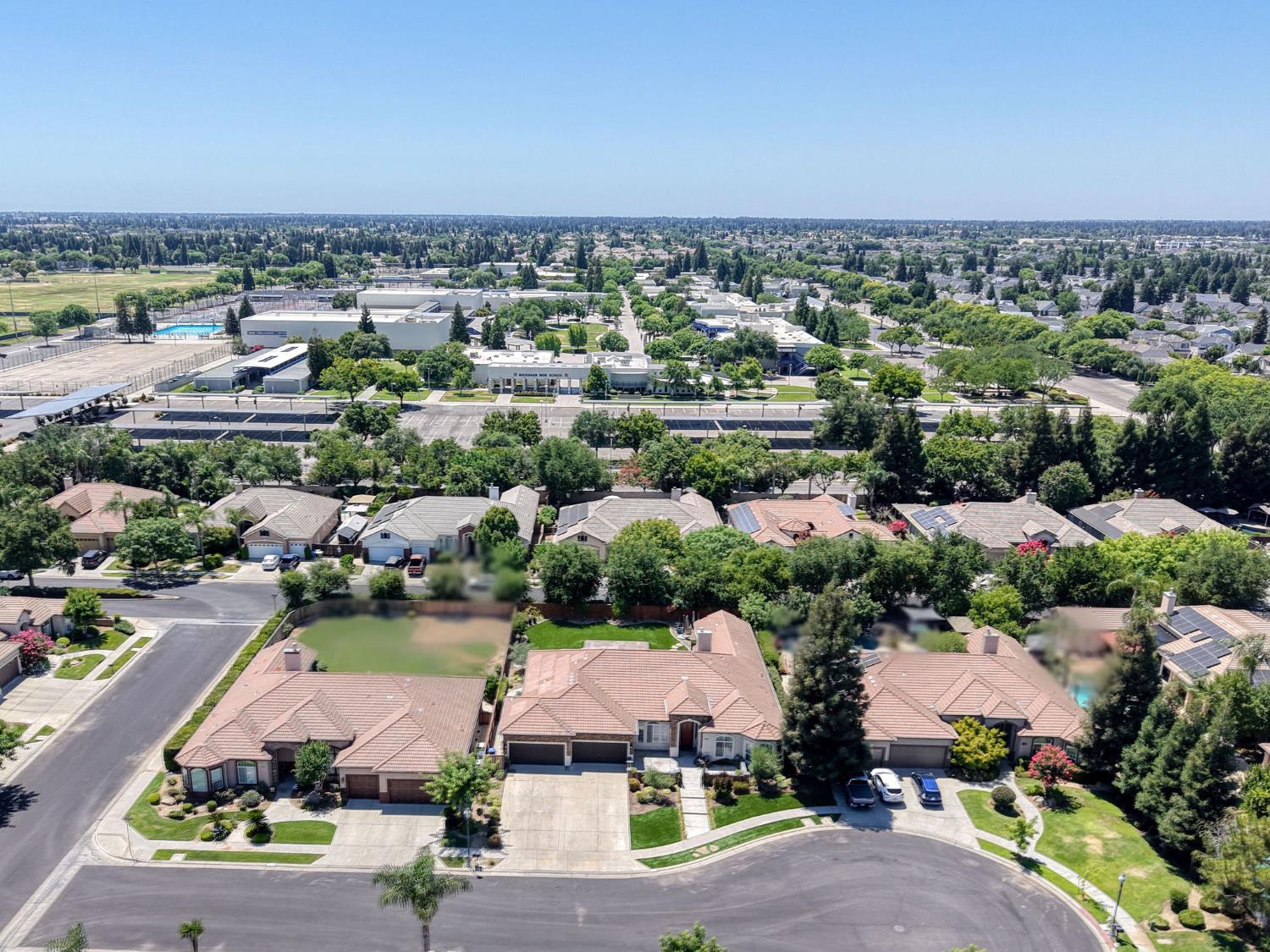 1558 N Oxford Ave, Clovis, CA 93619