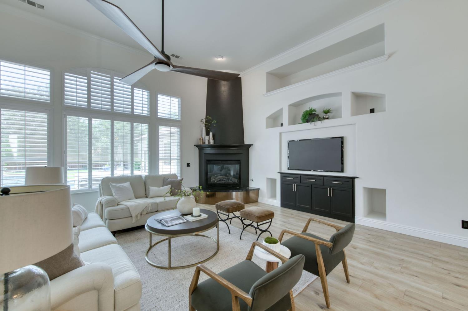 1558 N Oxford Ave, Clovis, CA 93619