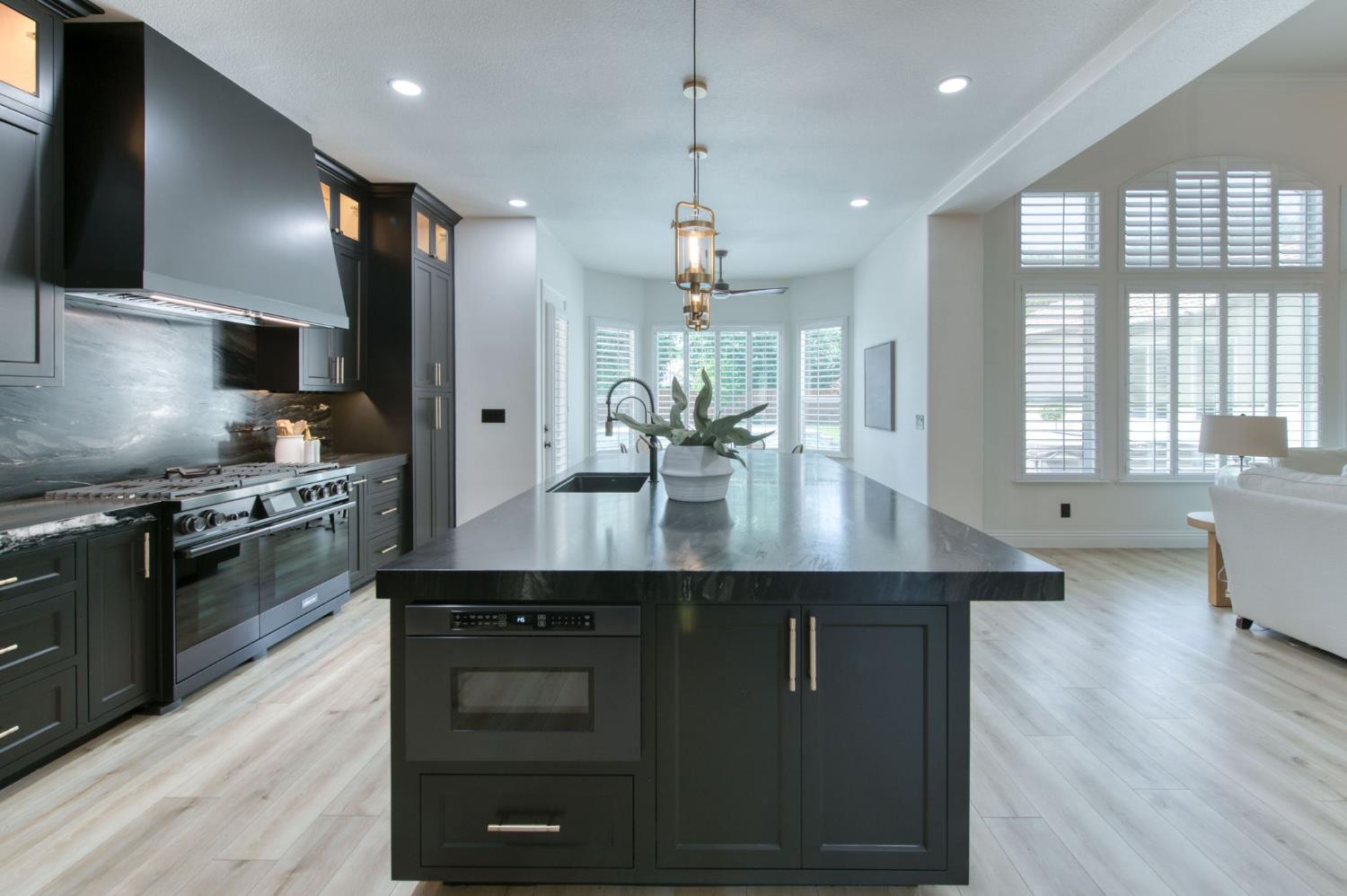 1558 N Oxford Ave, Clovis, CA 93619